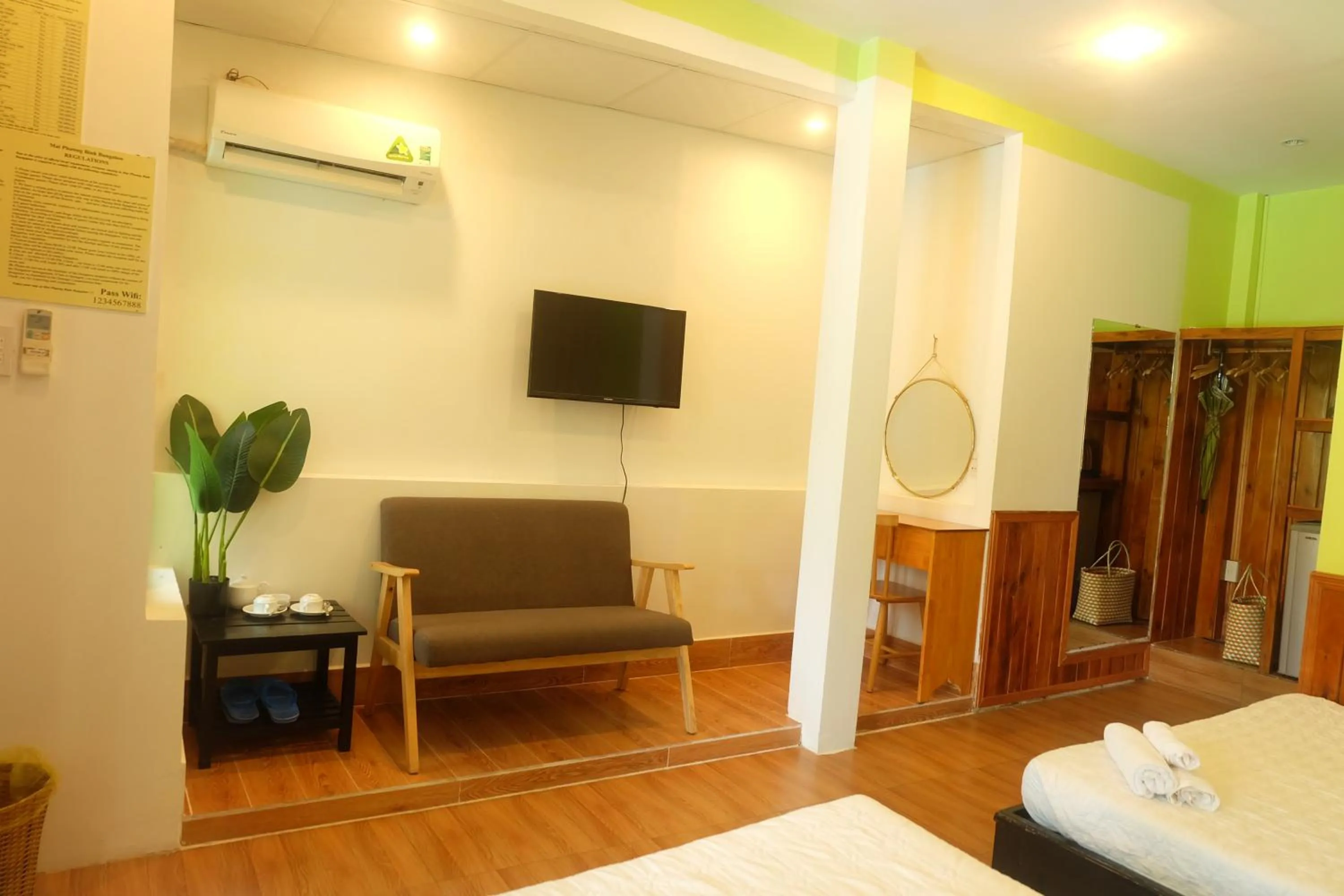 Swimming pool, Bed in Bungalow Mai Phuong Binh