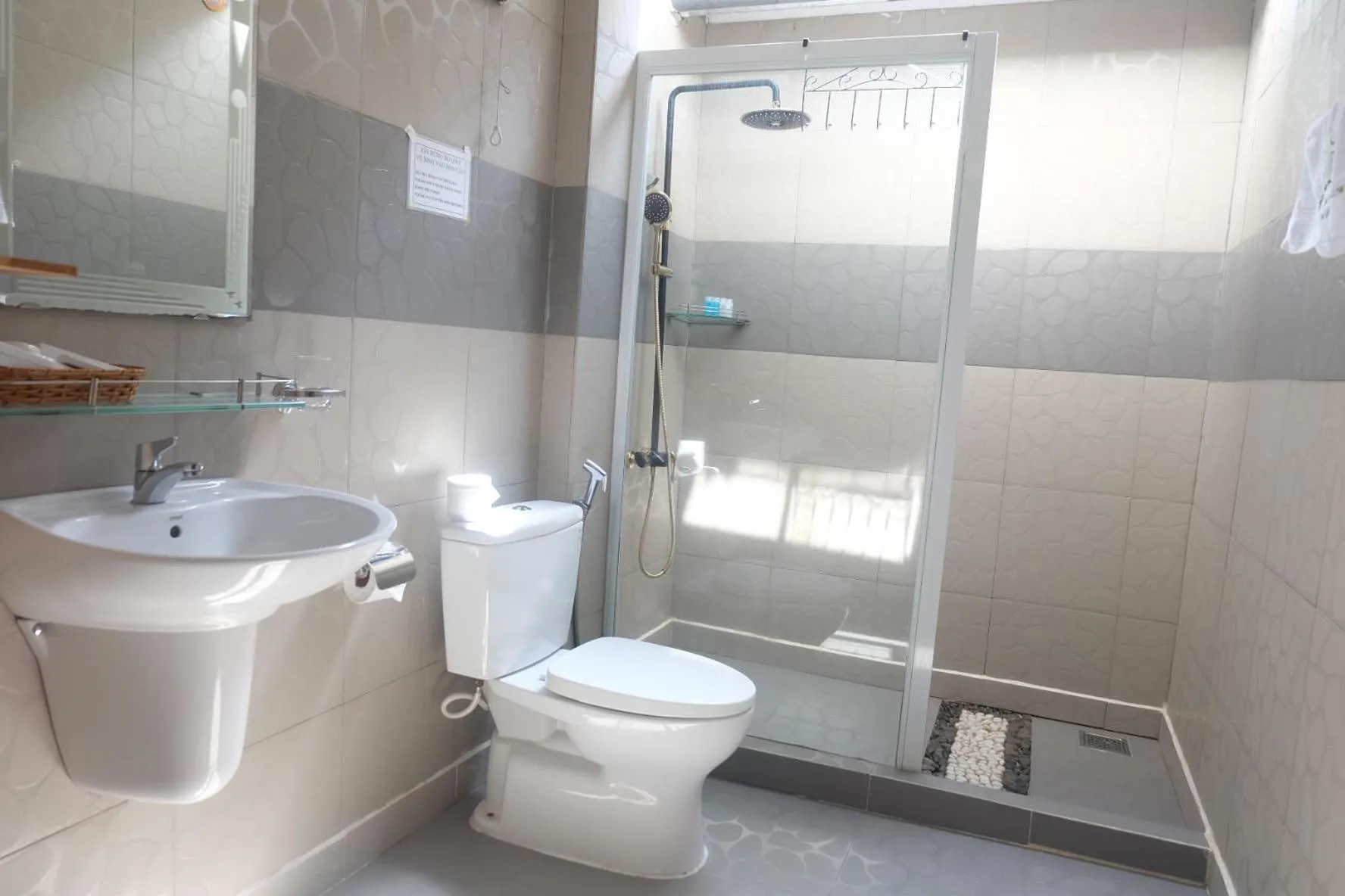 Toilet in Bungalow Mai Phuong Binh