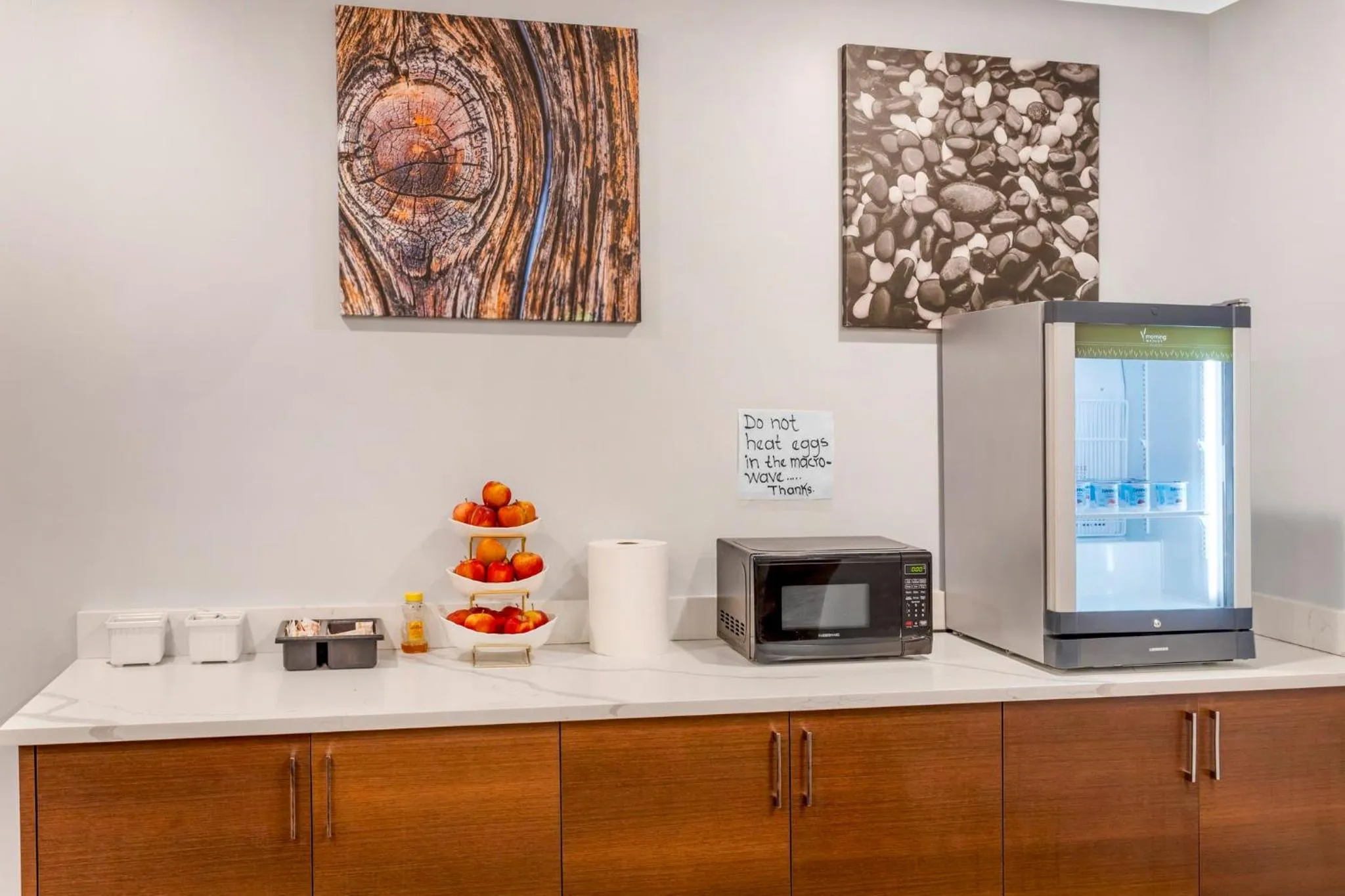 Breakfast in Red Roof PLUS Brooklyn - 3rd Ave