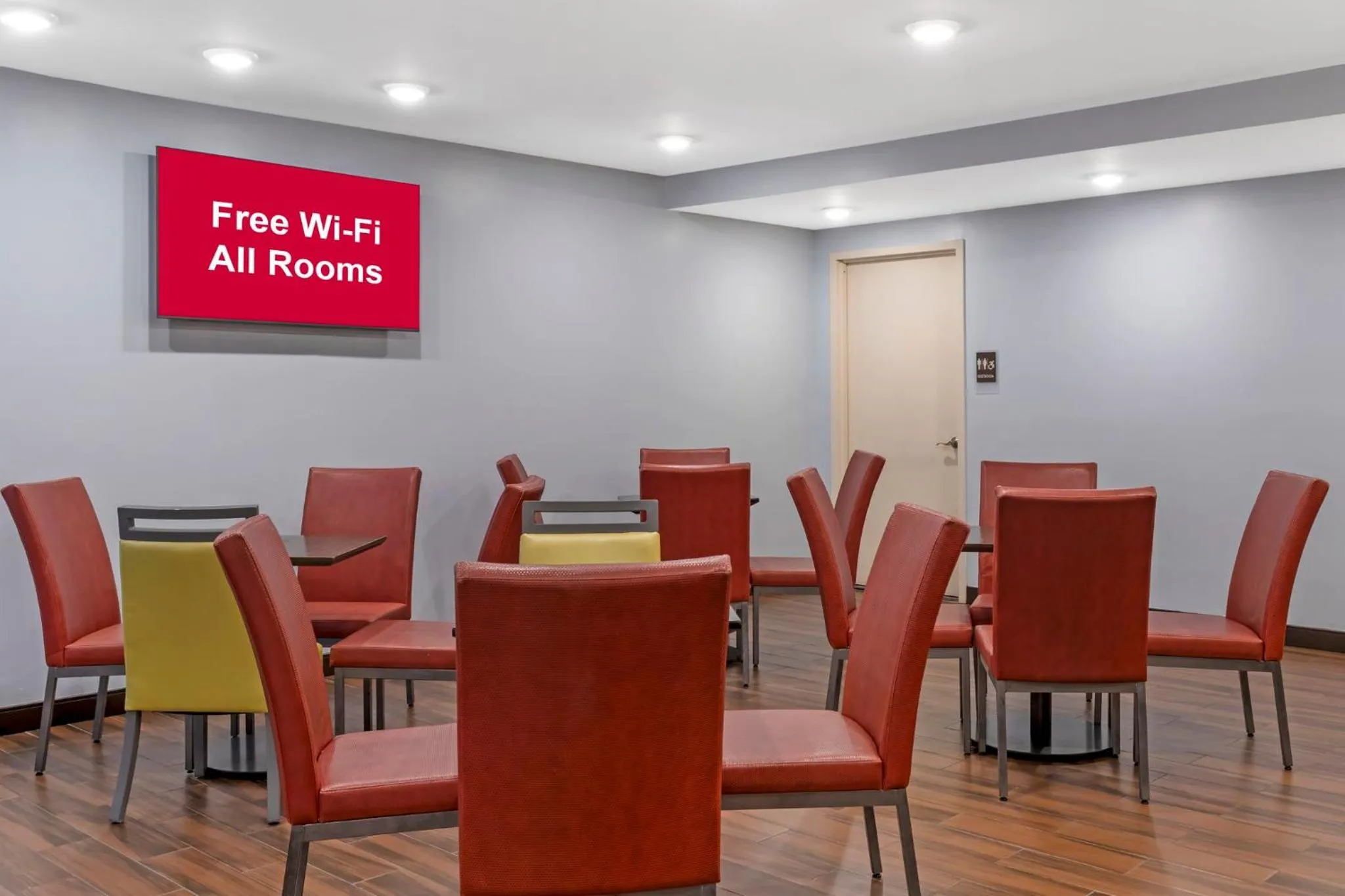 Breakfast in Red Roof PLUS Brooklyn - 3rd Ave