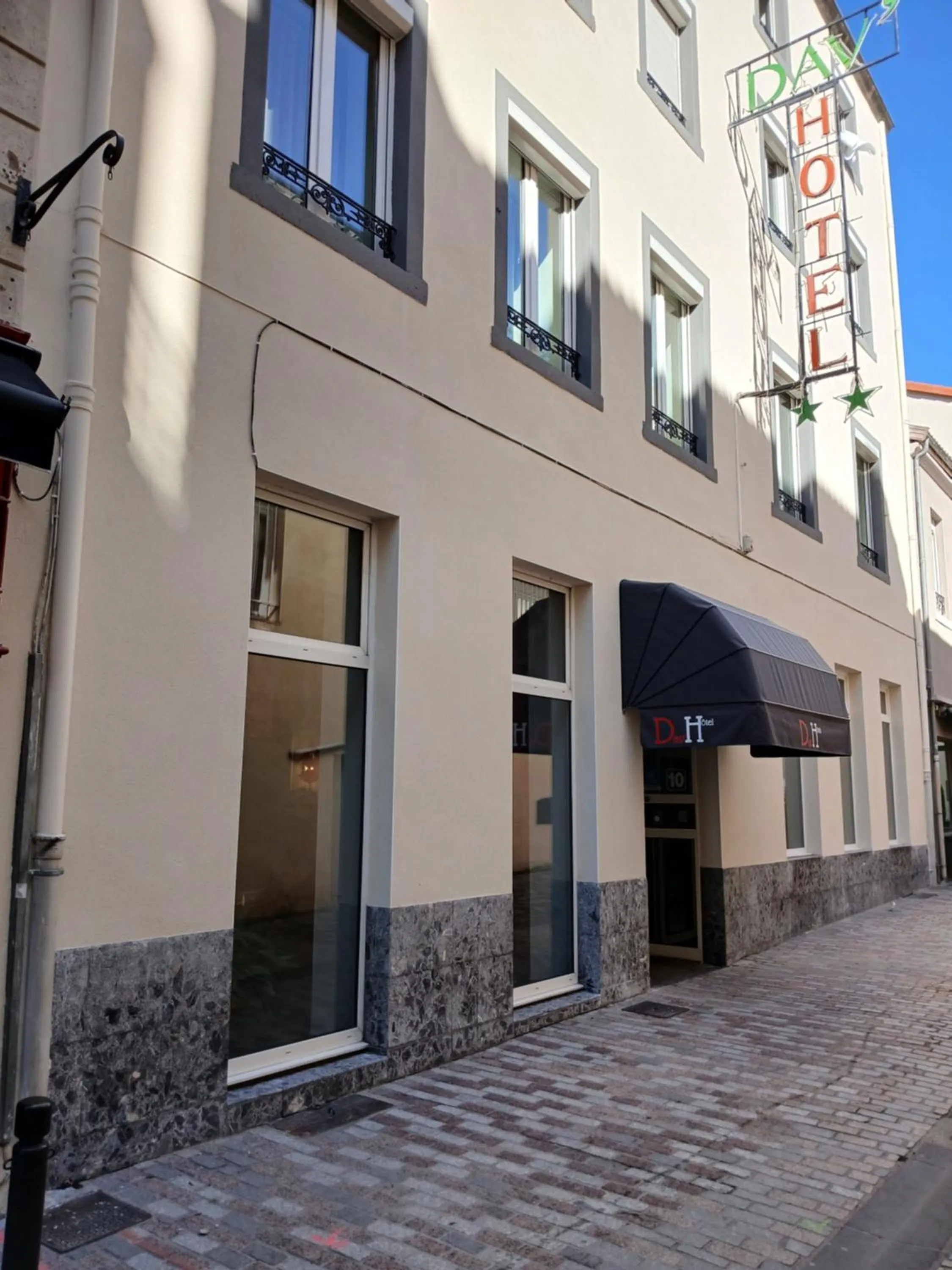 Property building in CIT'HÔTEL LE DAV Clermont-Ferrand Centre