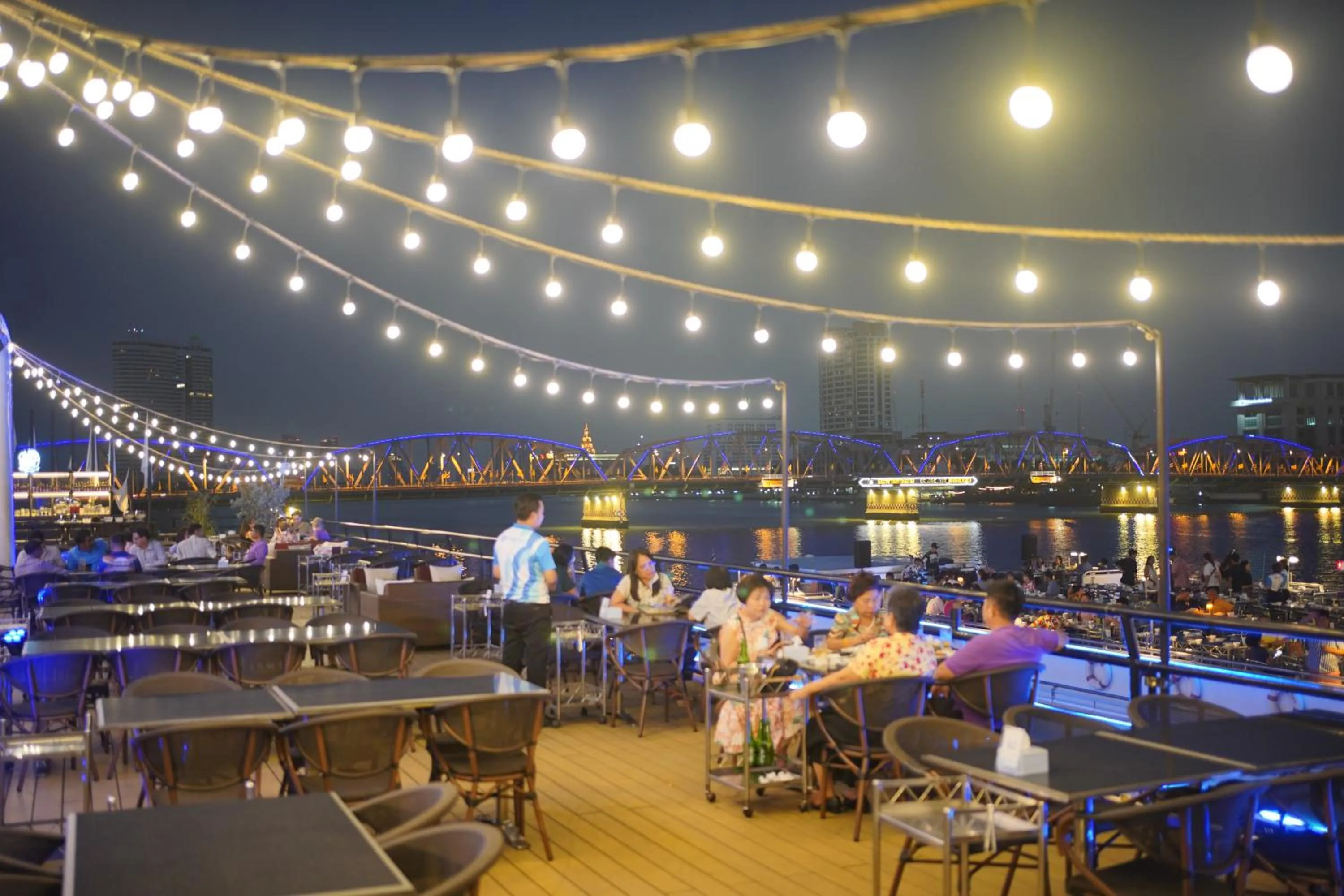 Restaurant/places to eat in Riverside Bangkok Hotel