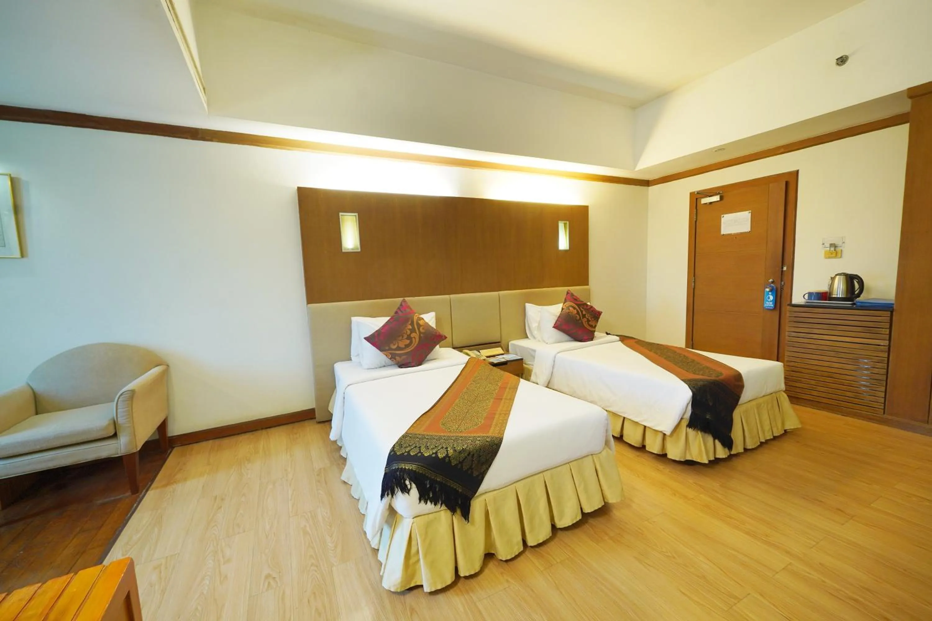 Photo of the whole room in Riverside Bangkok Hotel