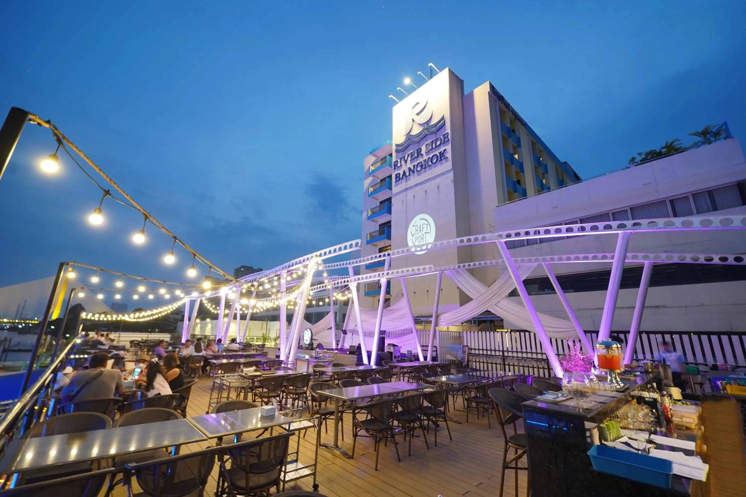 Restaurant/places to eat in Riverside Bangkok Hotel