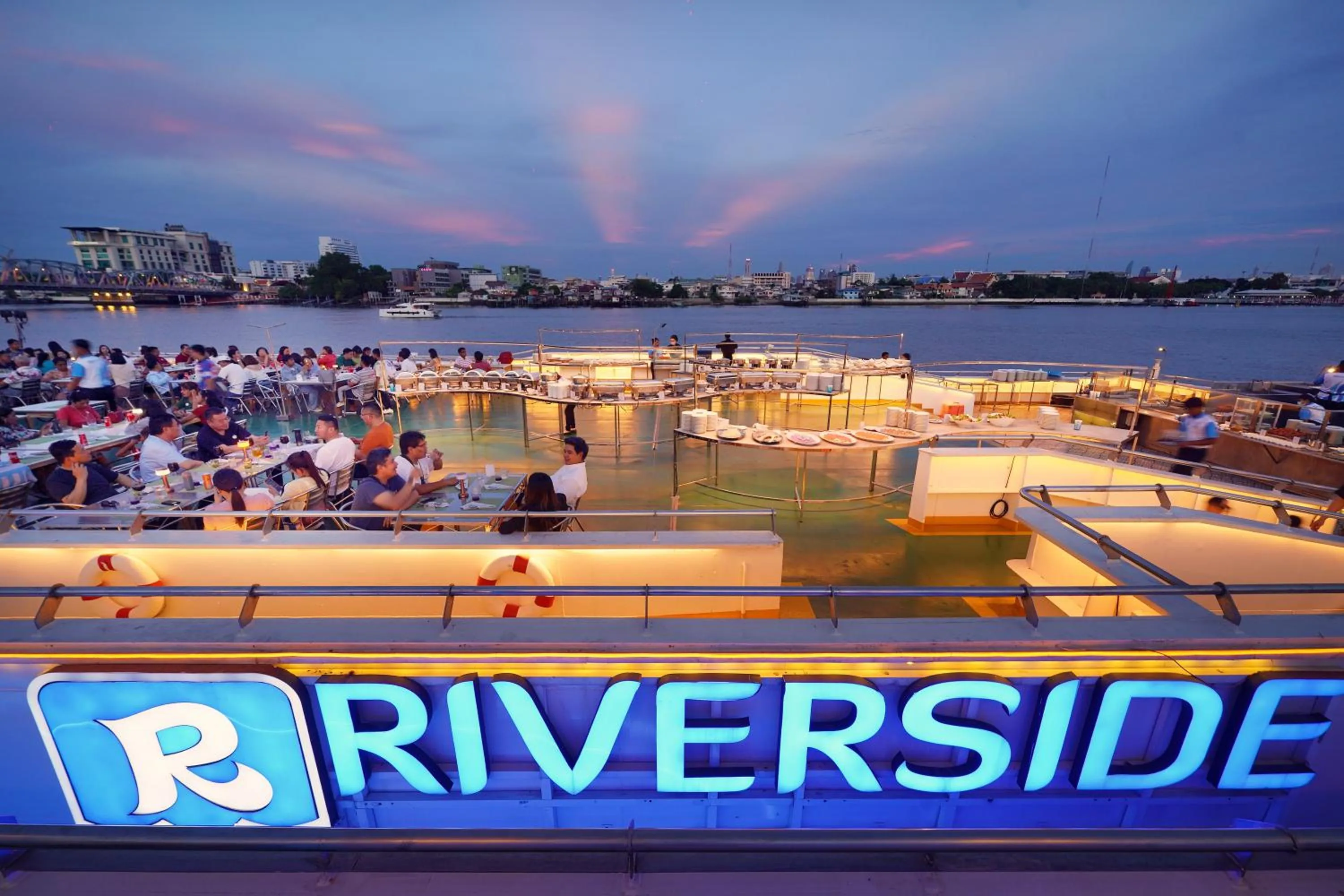 Restaurant/places to eat in Riverside Bangkok Hotel
