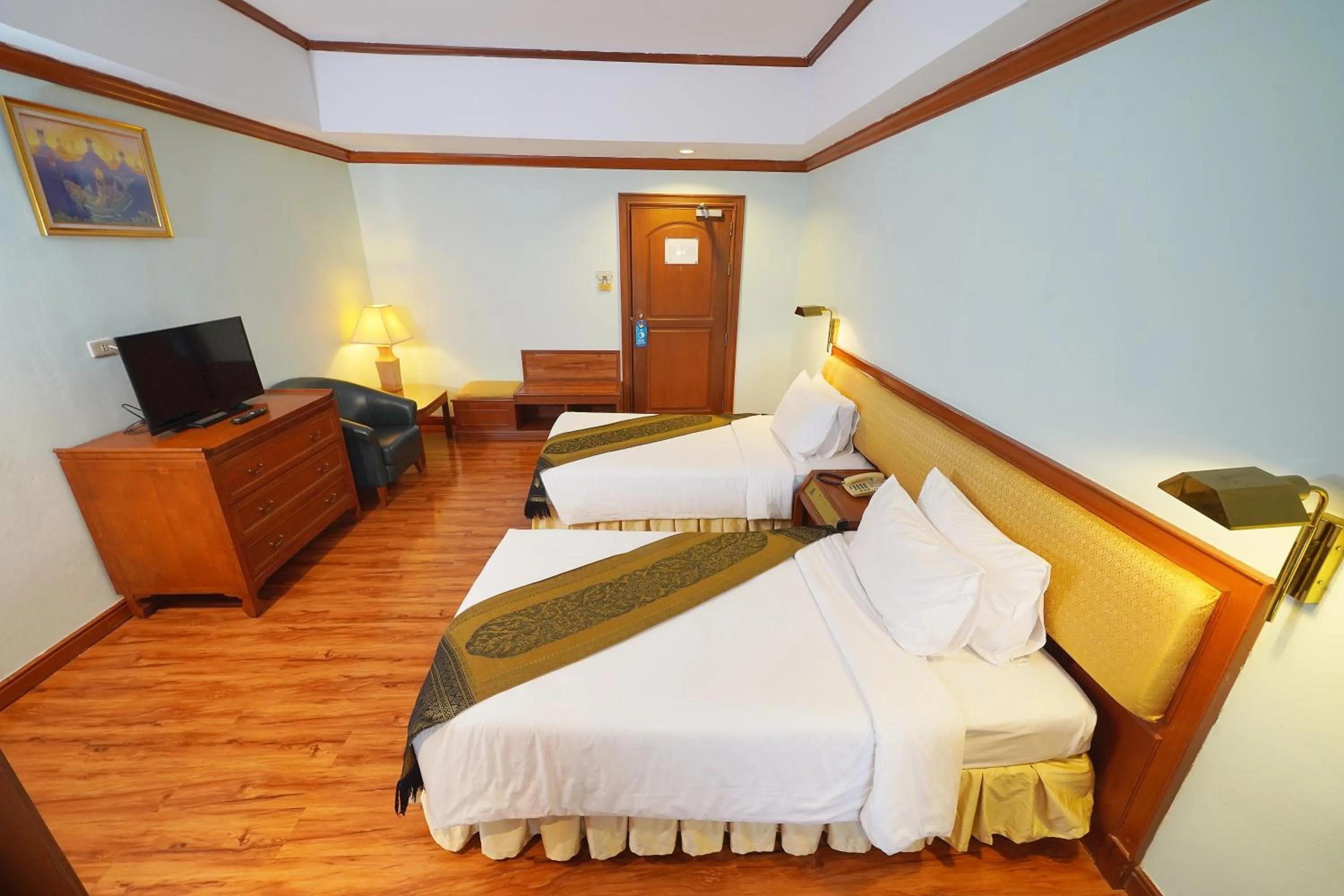 Photo of the whole room in Riverside Bangkok Hotel