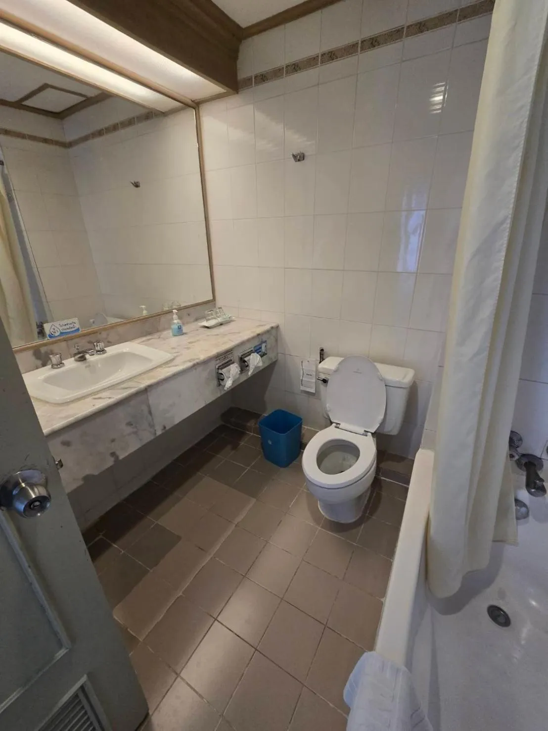 Bathroom in Riverside Bangkok Hotel