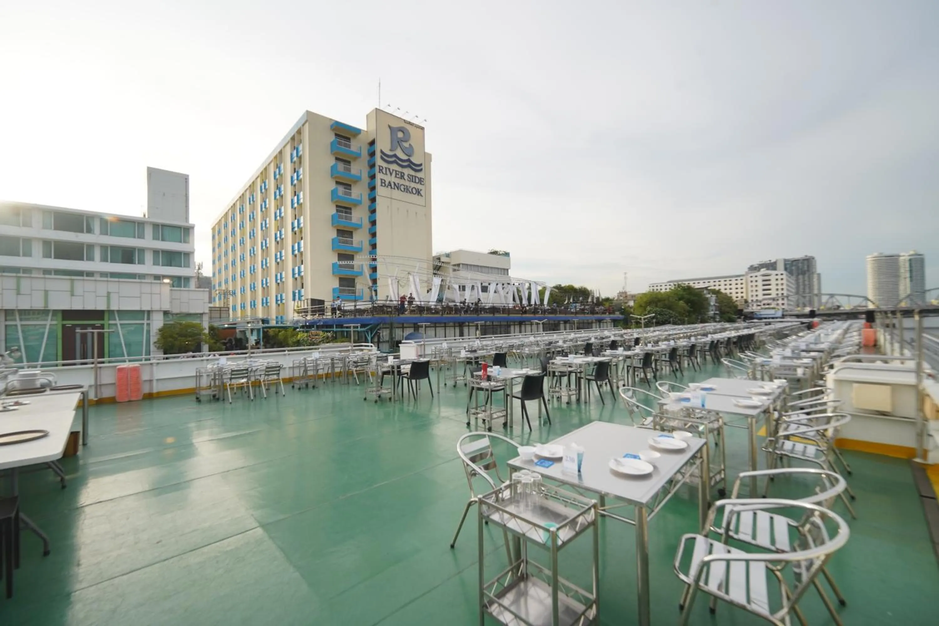 Restaurant/places to eat in Riverside Bangkok Hotel