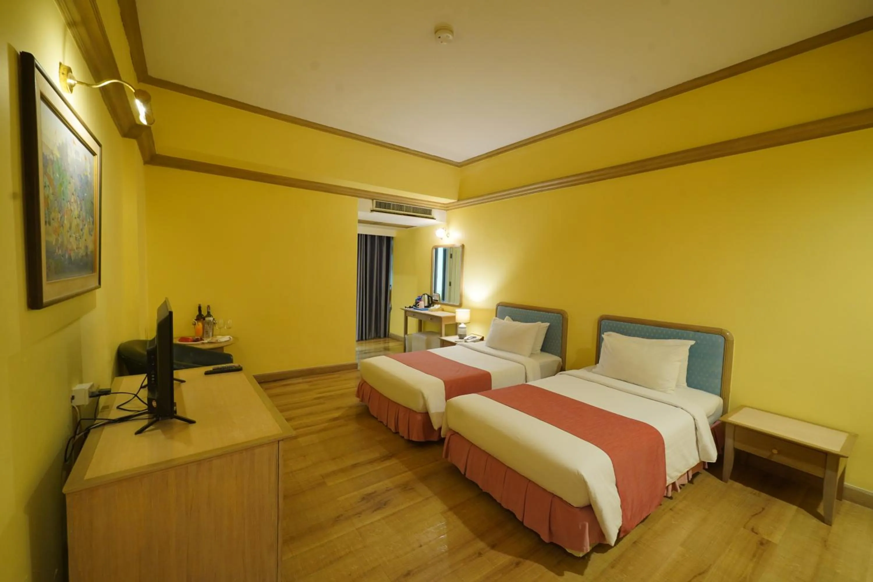 Photo of the whole room in Riverside Bangkok Hotel