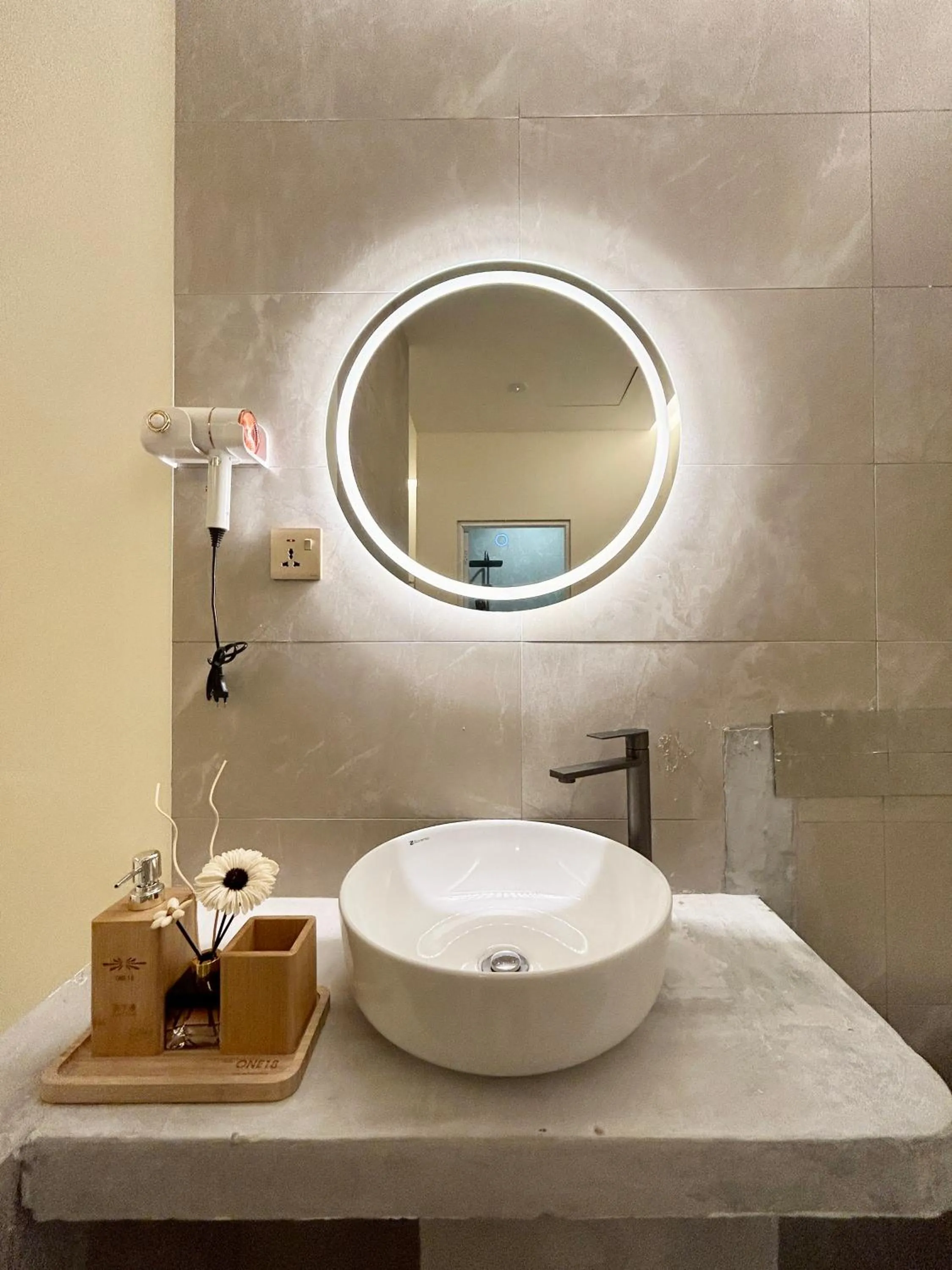 ONE18 Boutique Hotel