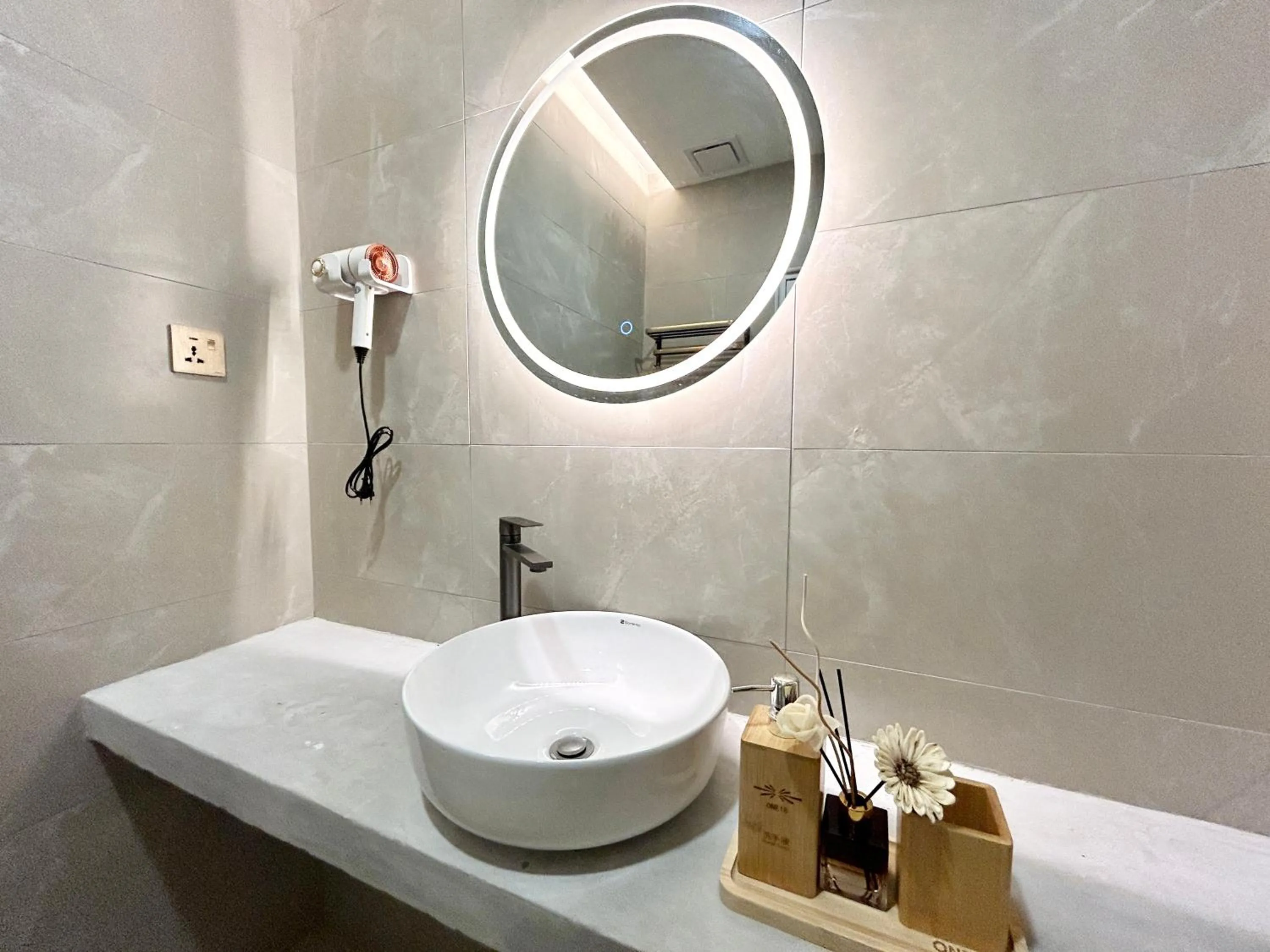 ONE18 Boutique Hotel