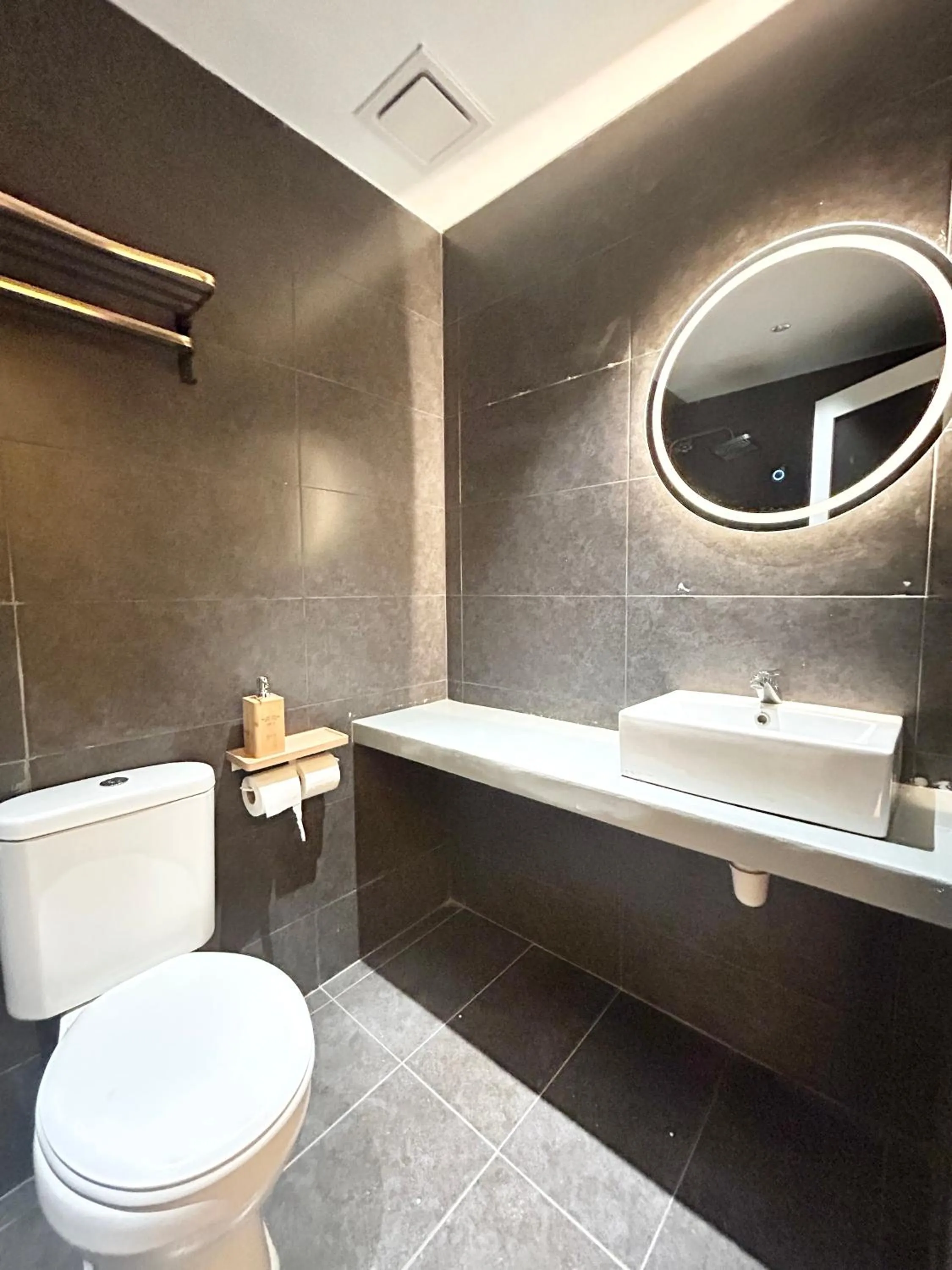 ONE18 Boutique Hotel