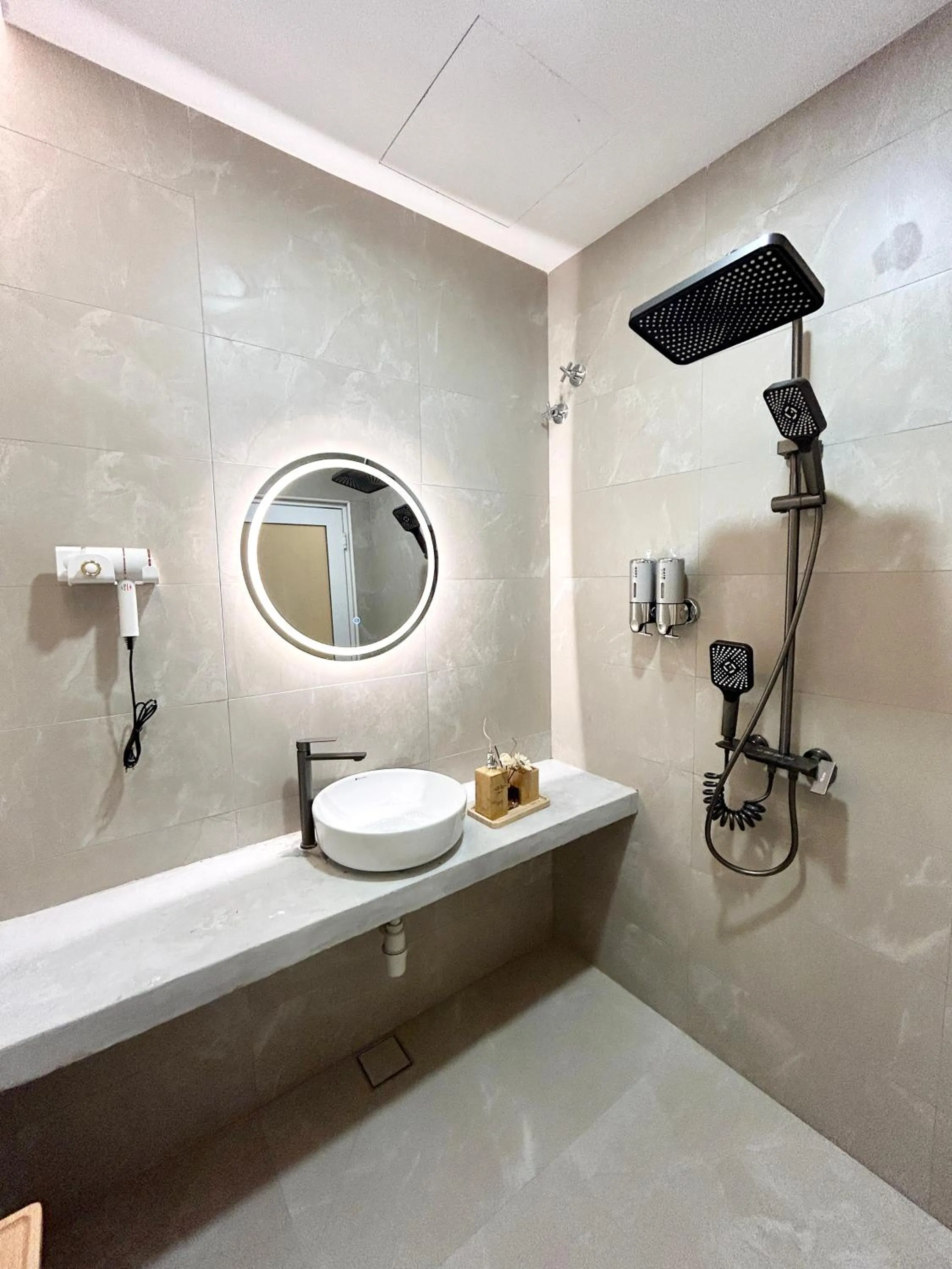 ONE18 Boutique Hotel