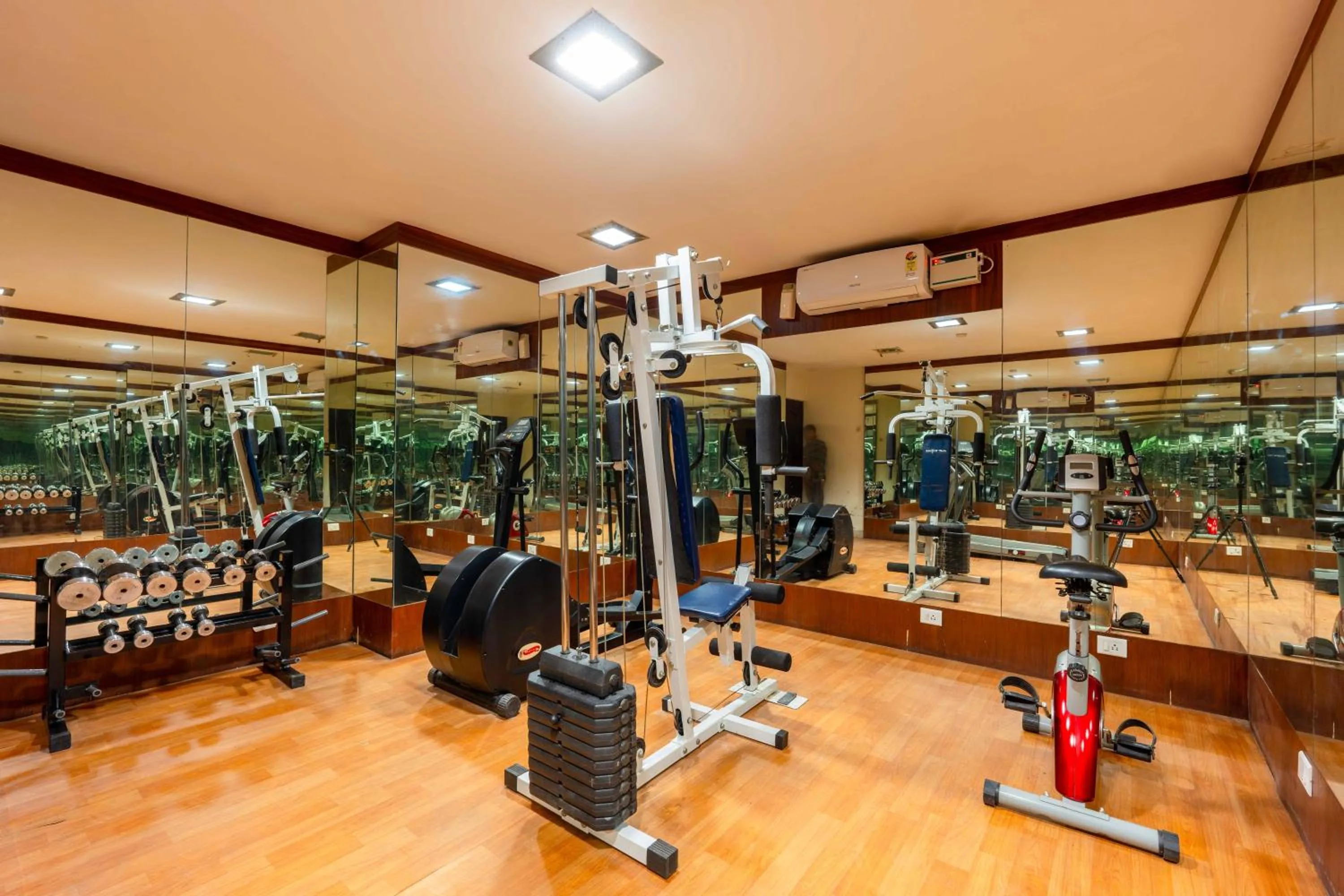 Fitness centre/facilities in Treebo Ivory White Inn