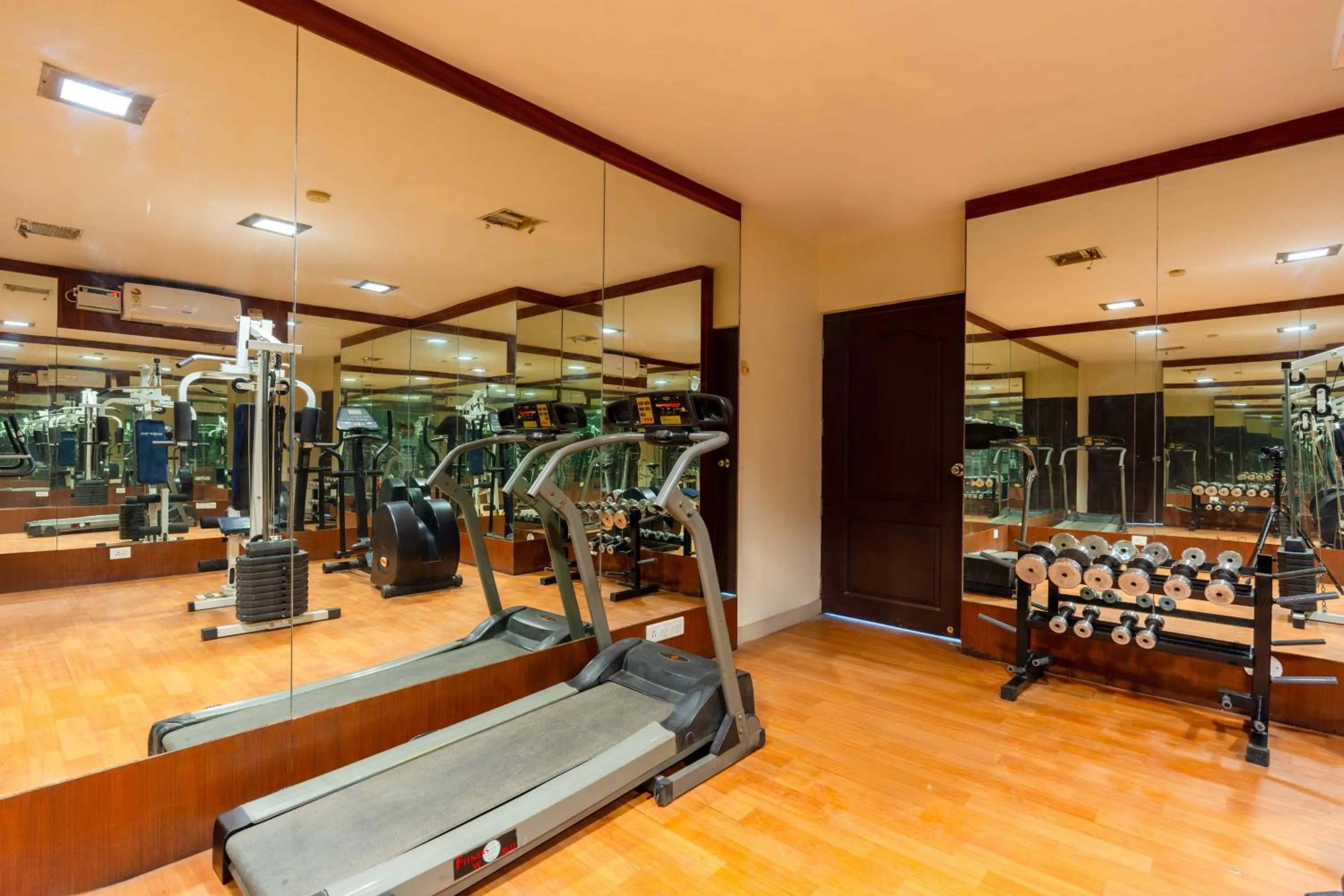Fitness centre/facilities in Treebo Ivory White Inn
