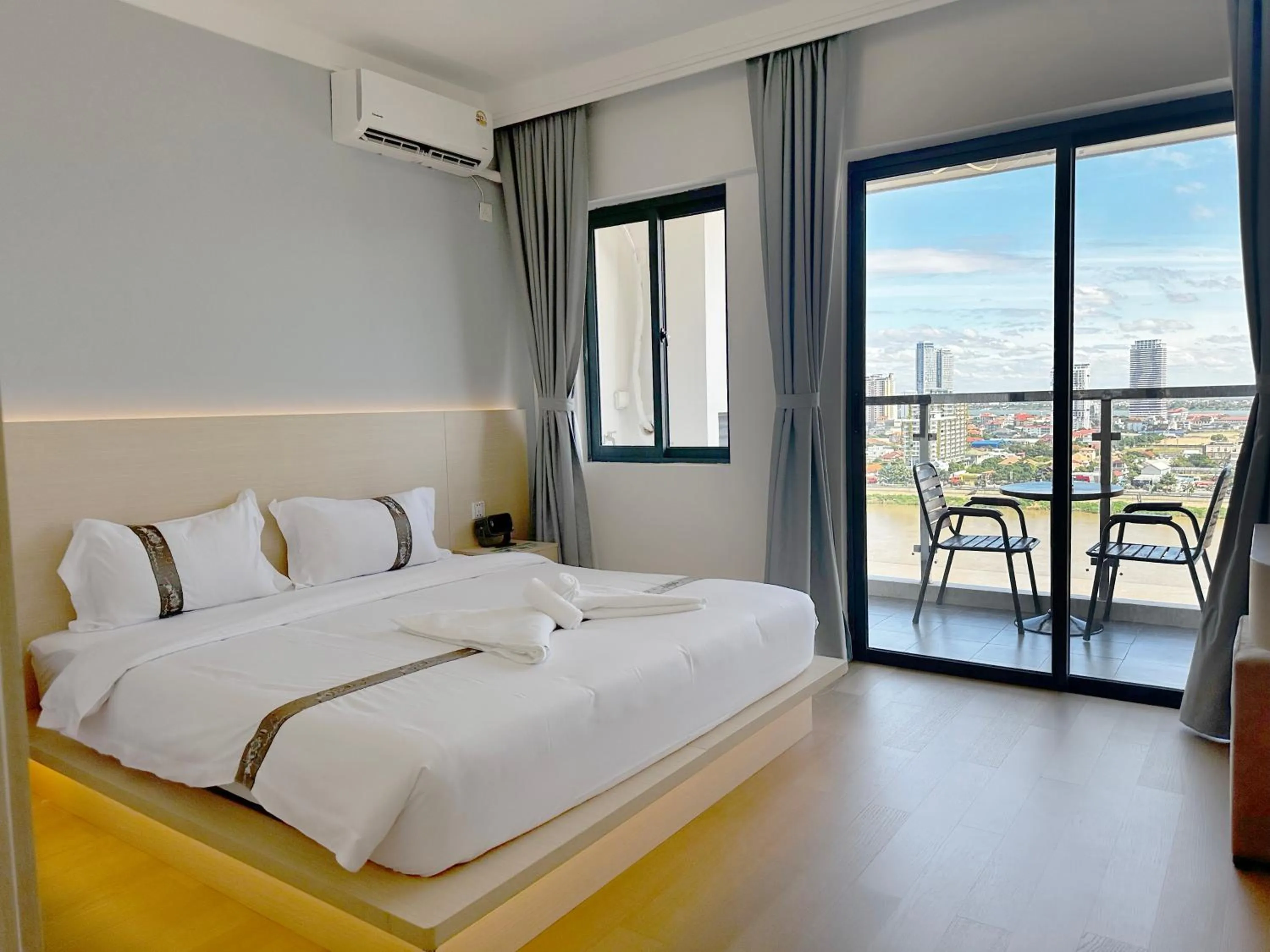 View (from property/room), Bed in X One Hotel