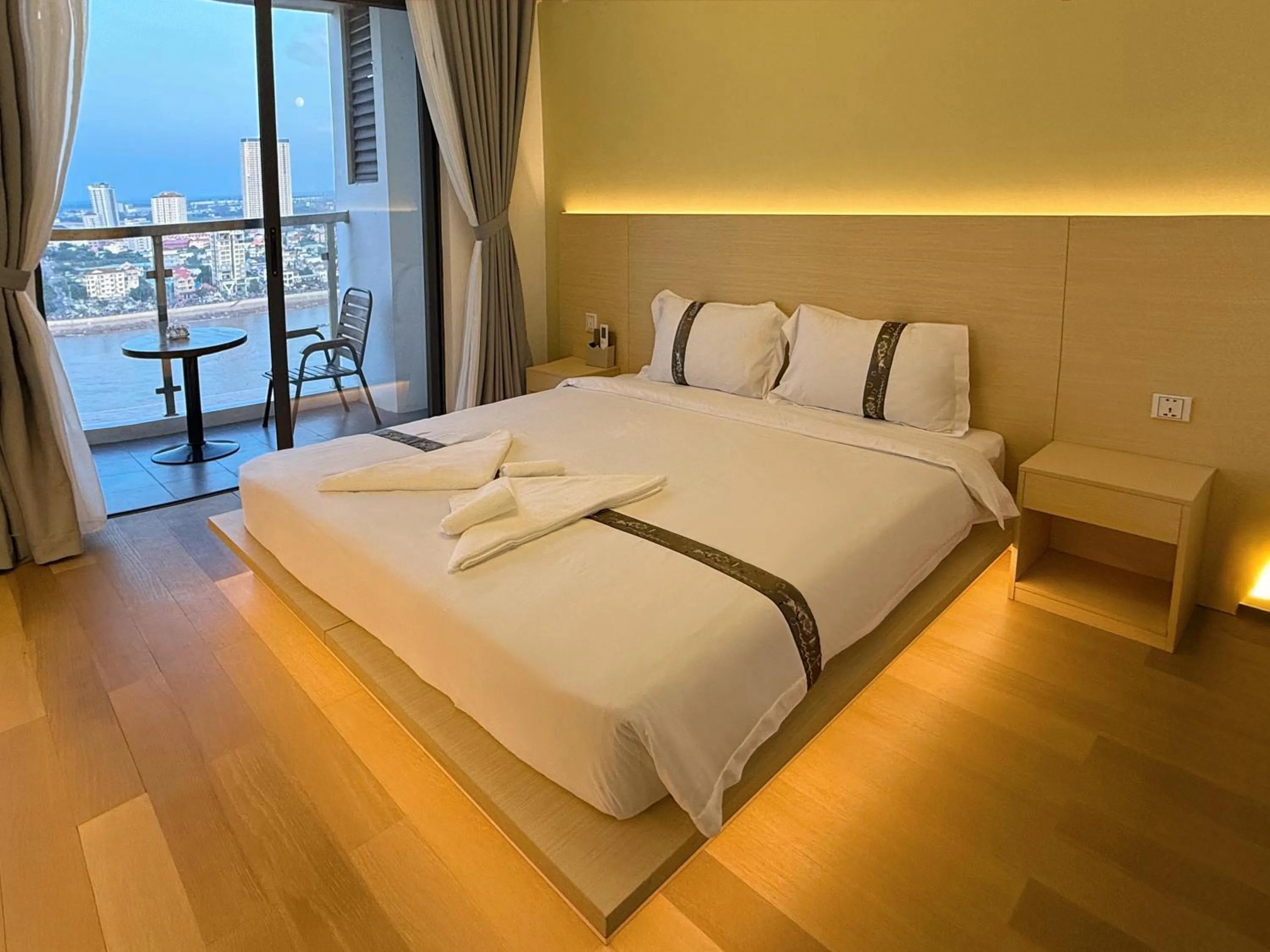 View (from property/room), Bed in X One Hotel