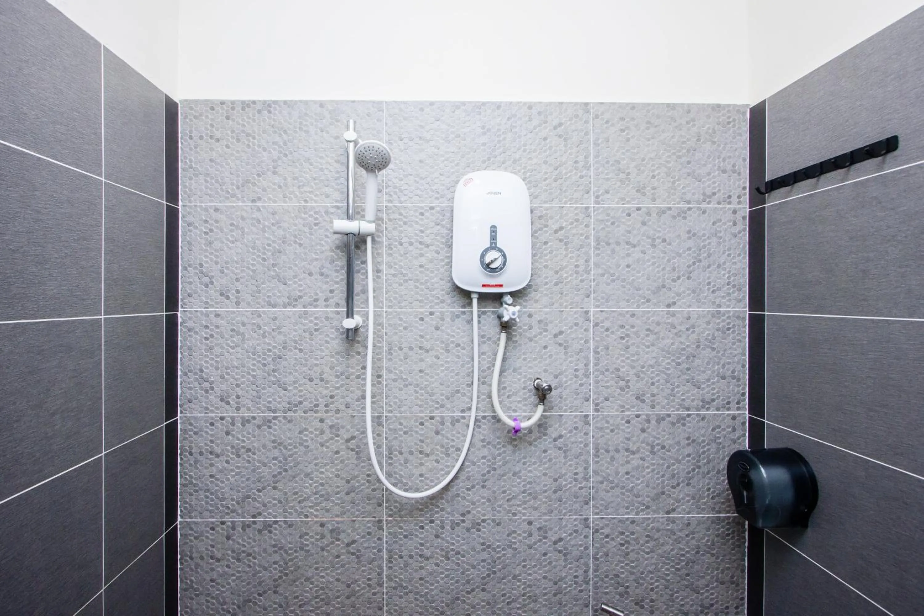 Shower in Surprised Homestay by uBook