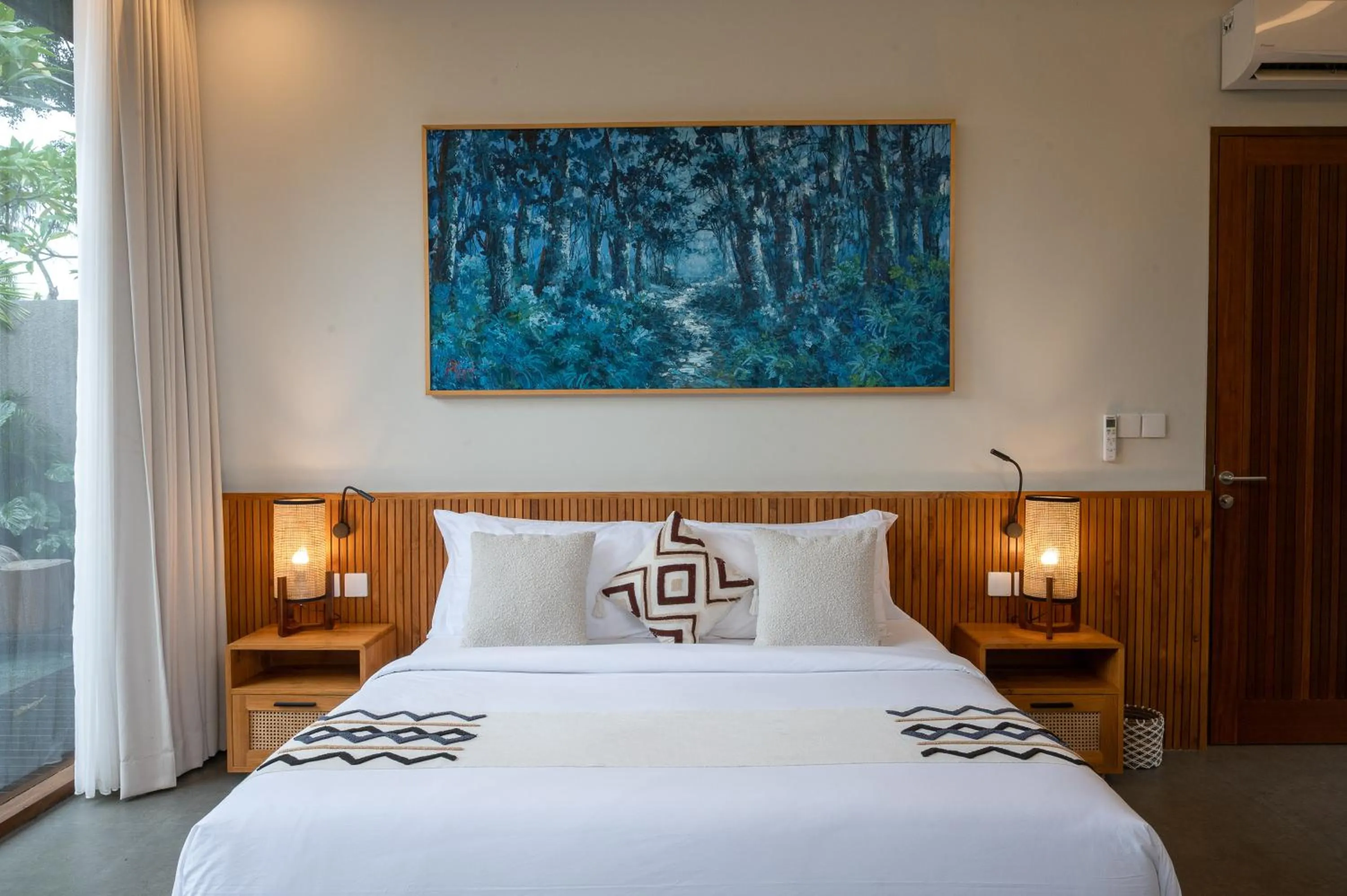 Bed in Villa Suarga Des Anicca