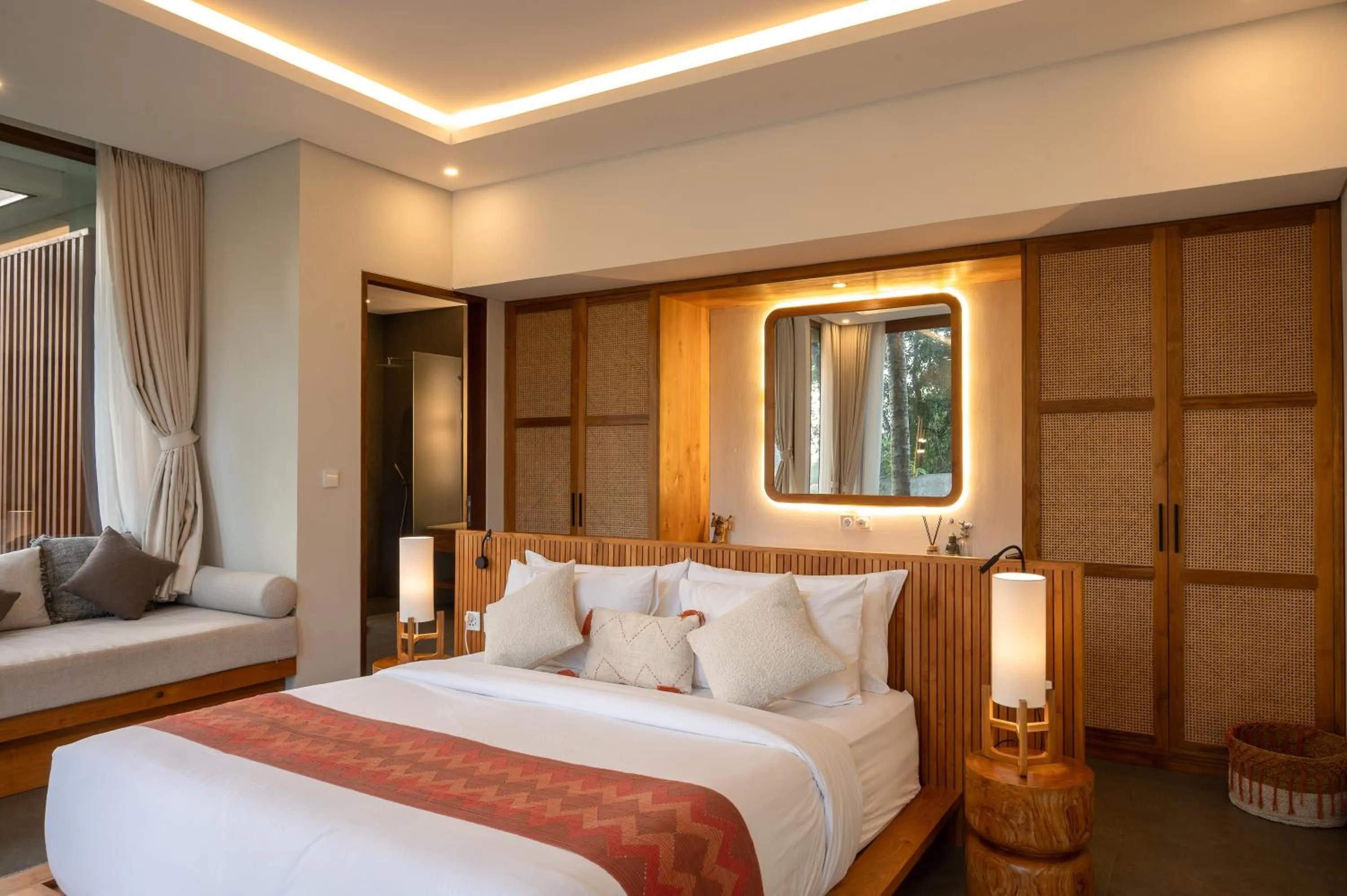 Bed in Villa Suarga Des Anicca