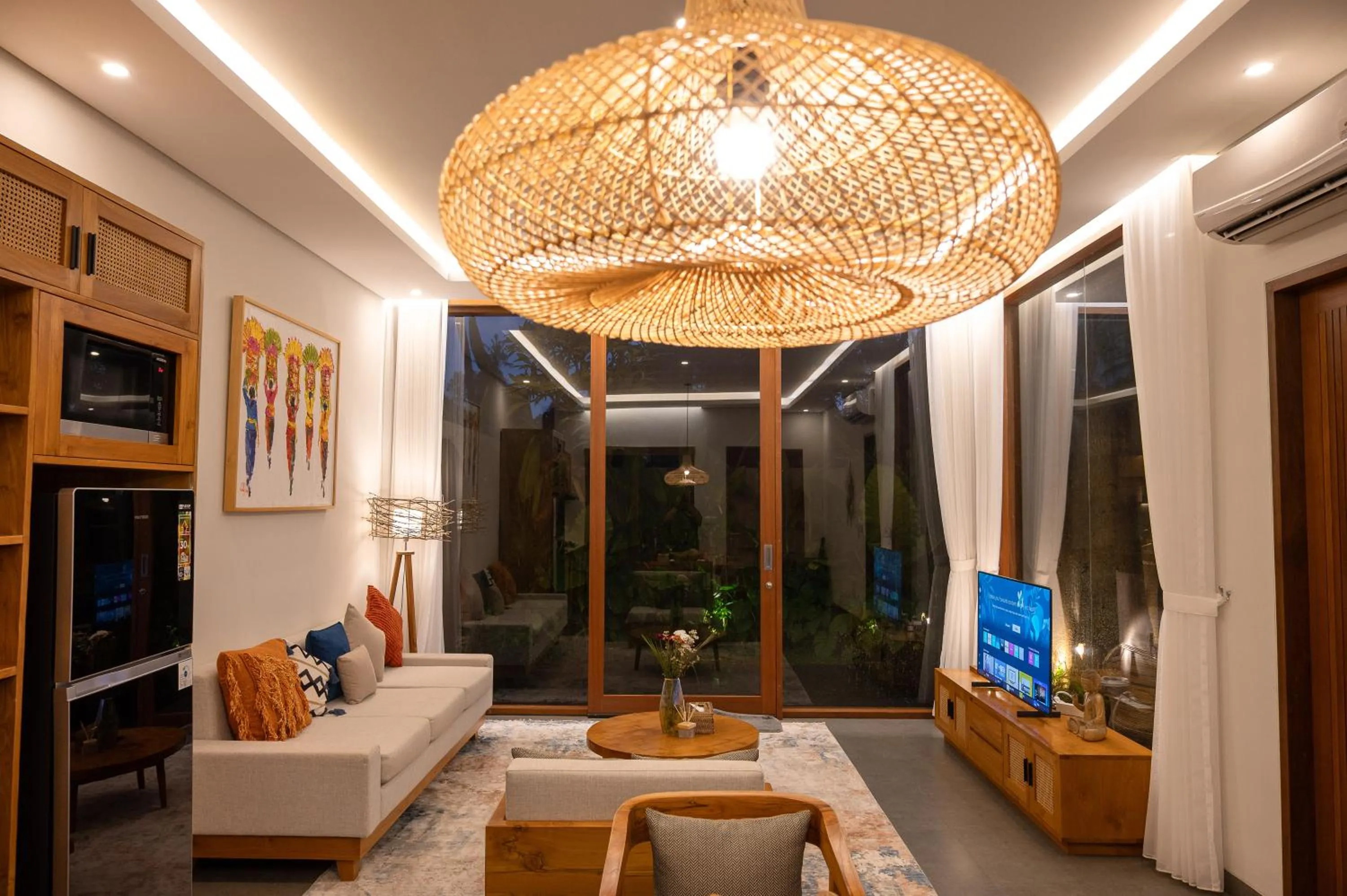 TV and multimedia in Villa Suarga Des Anicca