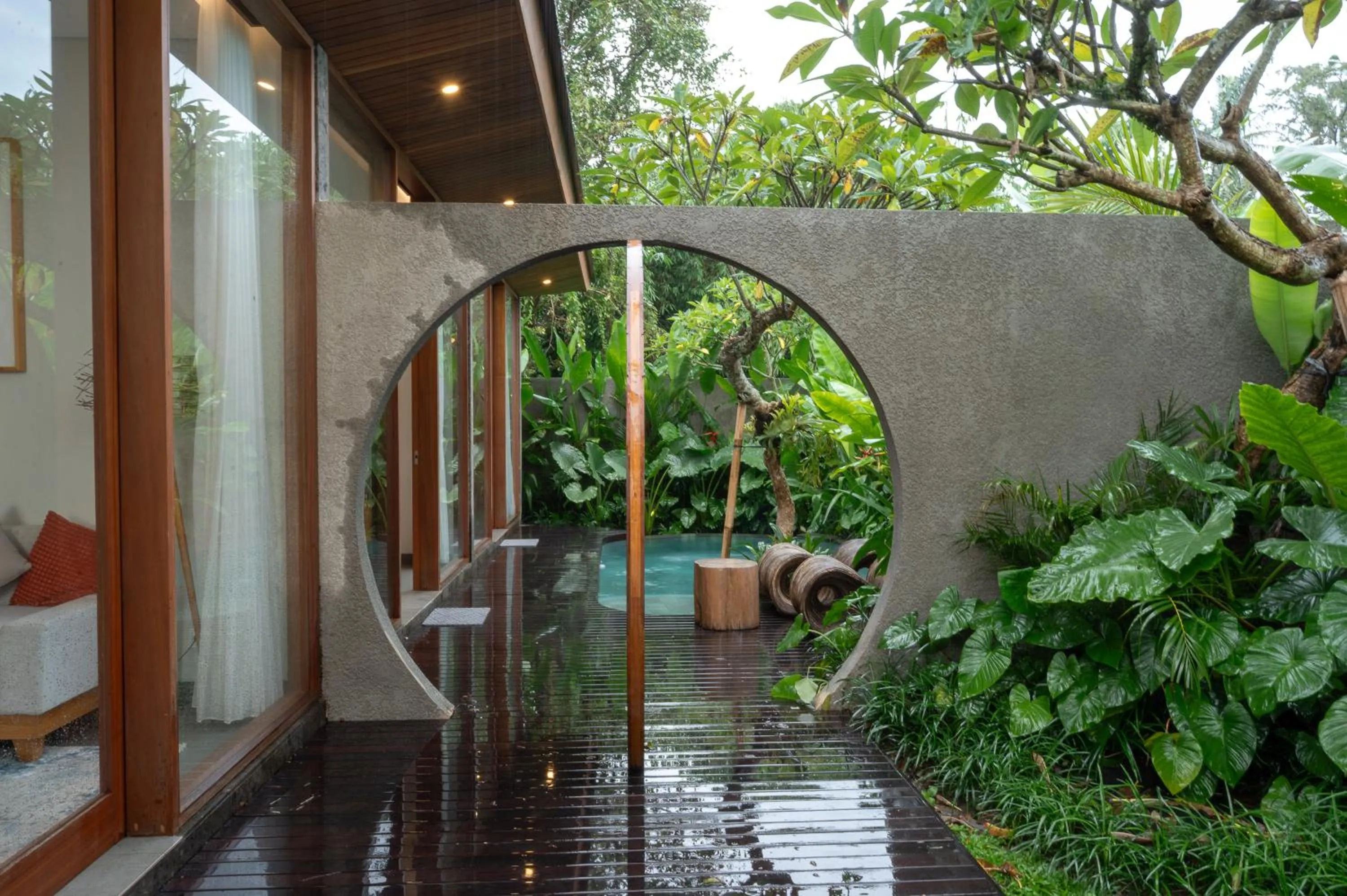 Property building in Villa Suarga Des Anicca