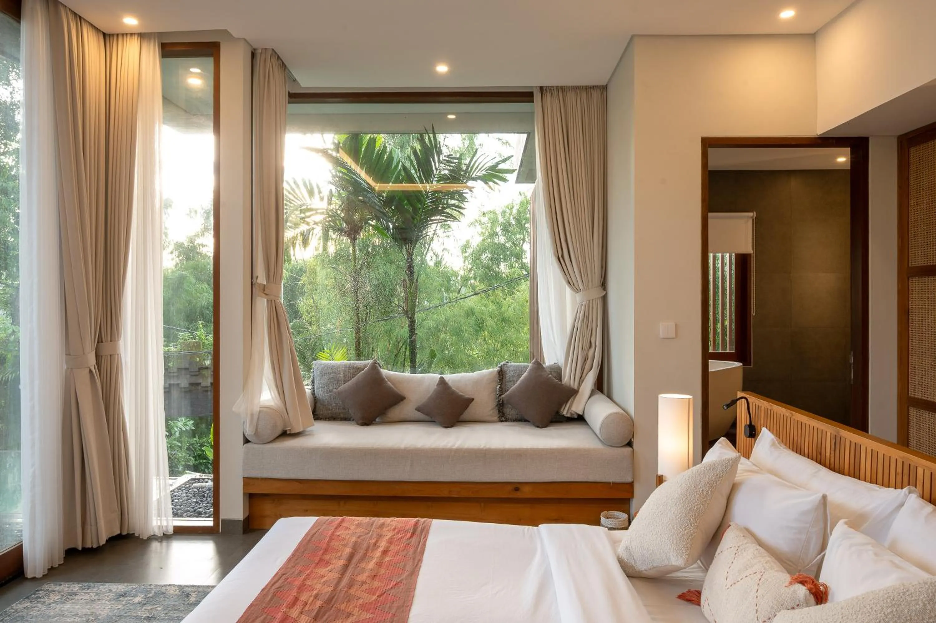 Bed in Villa Suarga Des Anicca