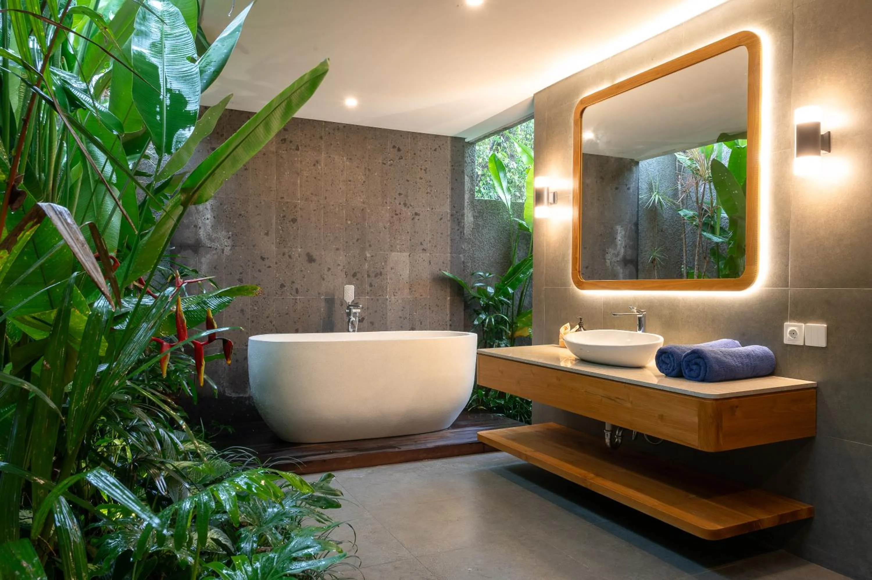 Bathroom in Villa Suarga Des Anicca
