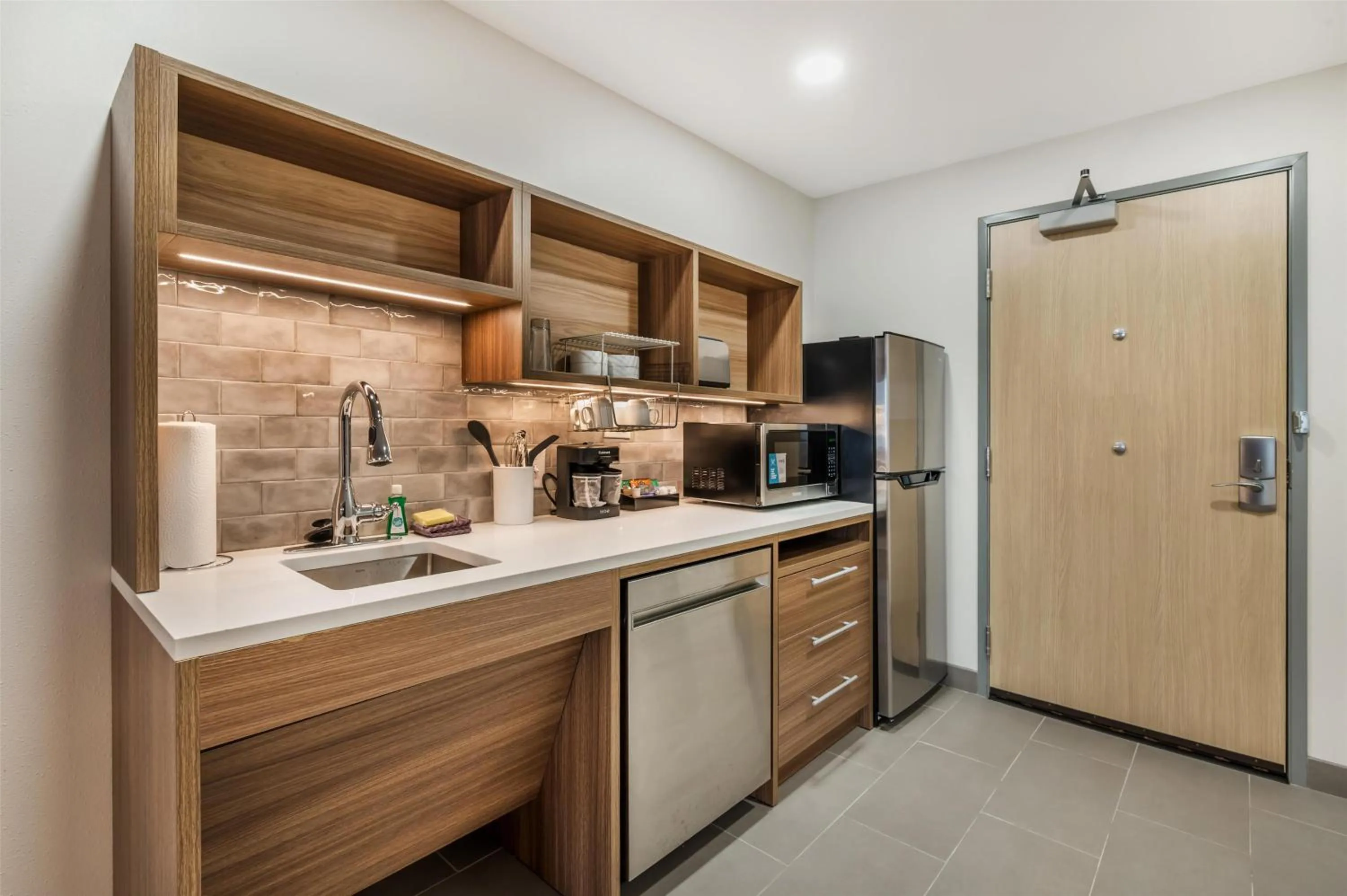Kitchen or kitchenette in Home2 Suites By Hilton Harrisonburg University