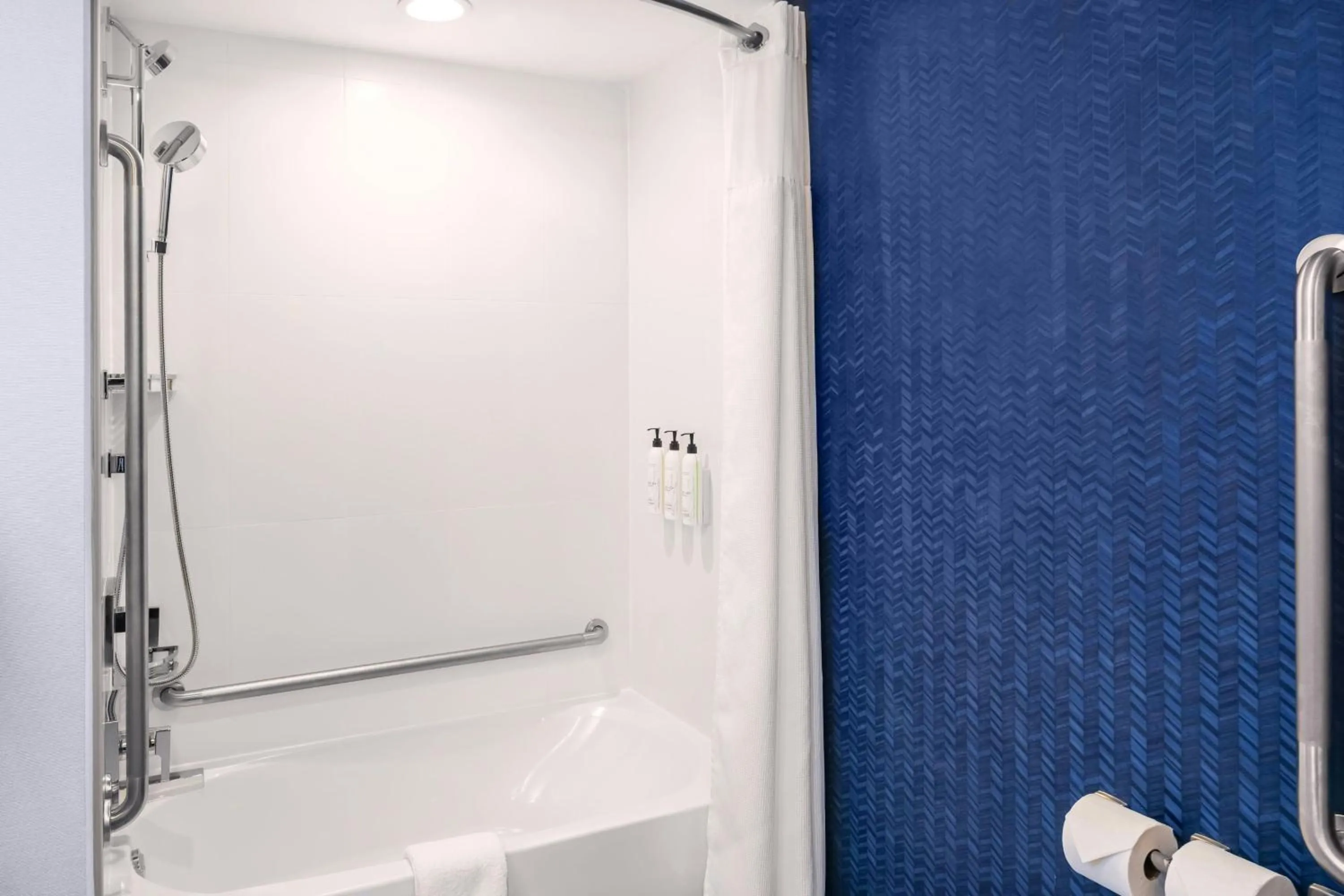 Bathroom in Fairfield by Marriott Inn & Suites Gravenhurst Muskoka