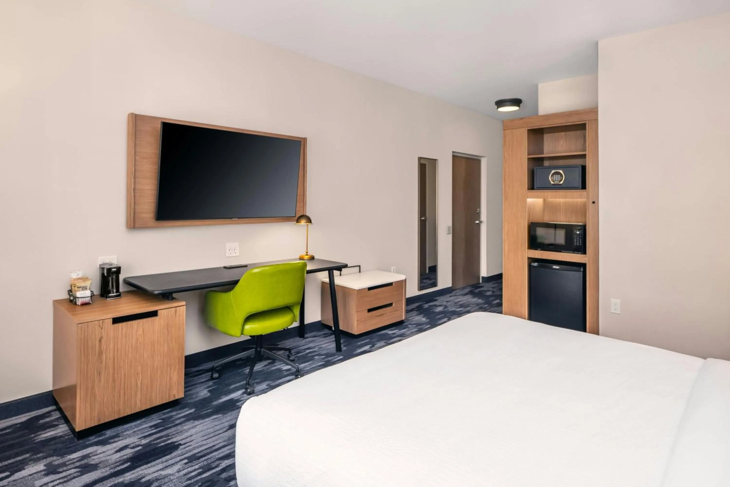 Photo of the whole room, Bed in Fairfield by Marriott Inn & Suites Gravenhurst Muskoka