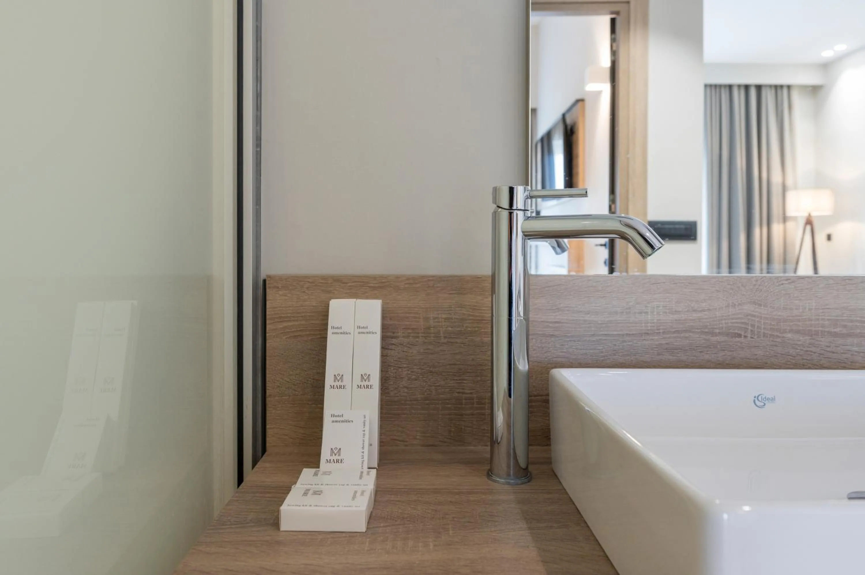 Bathroom, Bed in Mare Village Hotel