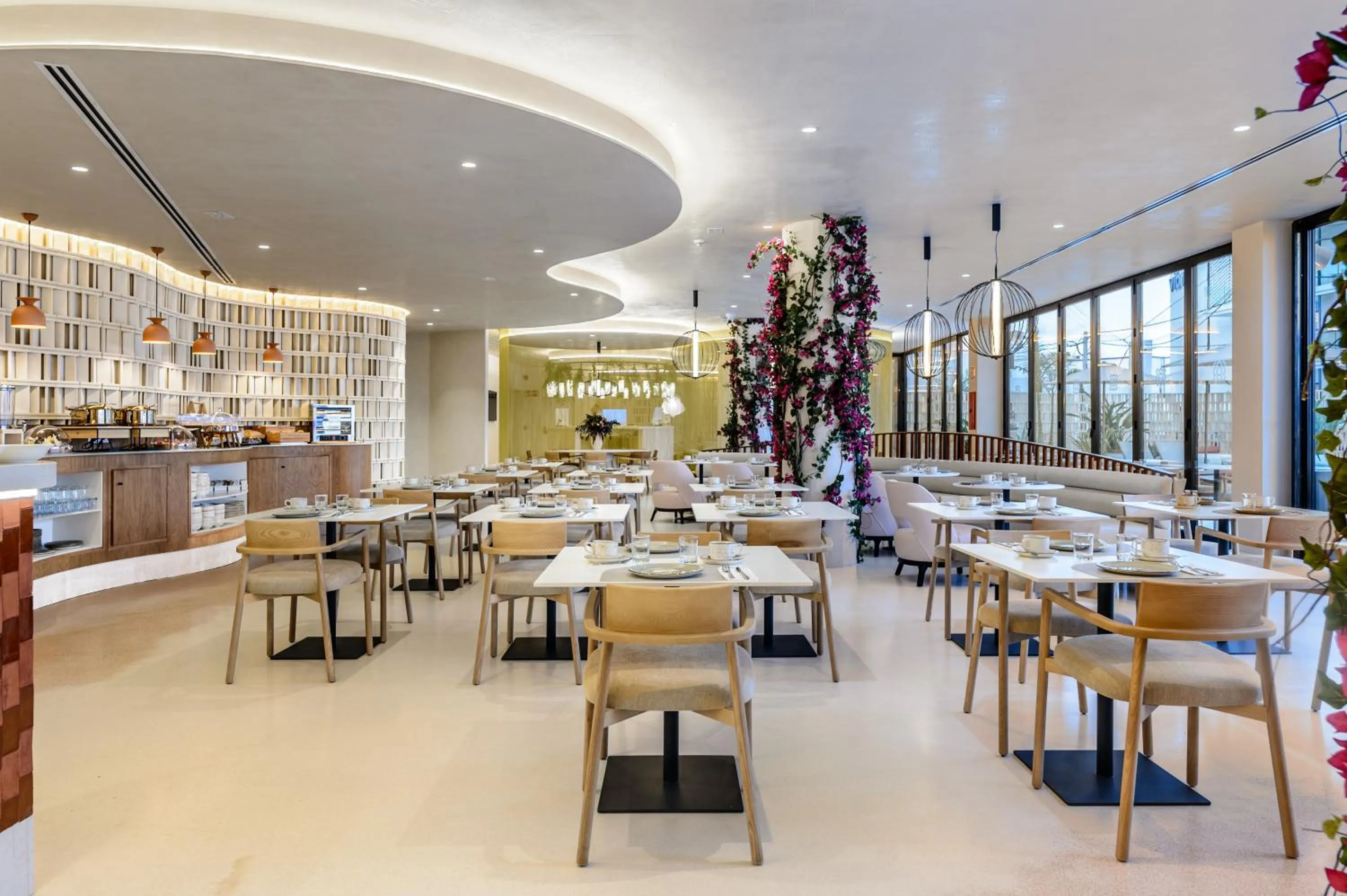 Restaurant/places to eat in Hotel Vibra Yamm Sunset -New Opening 2025