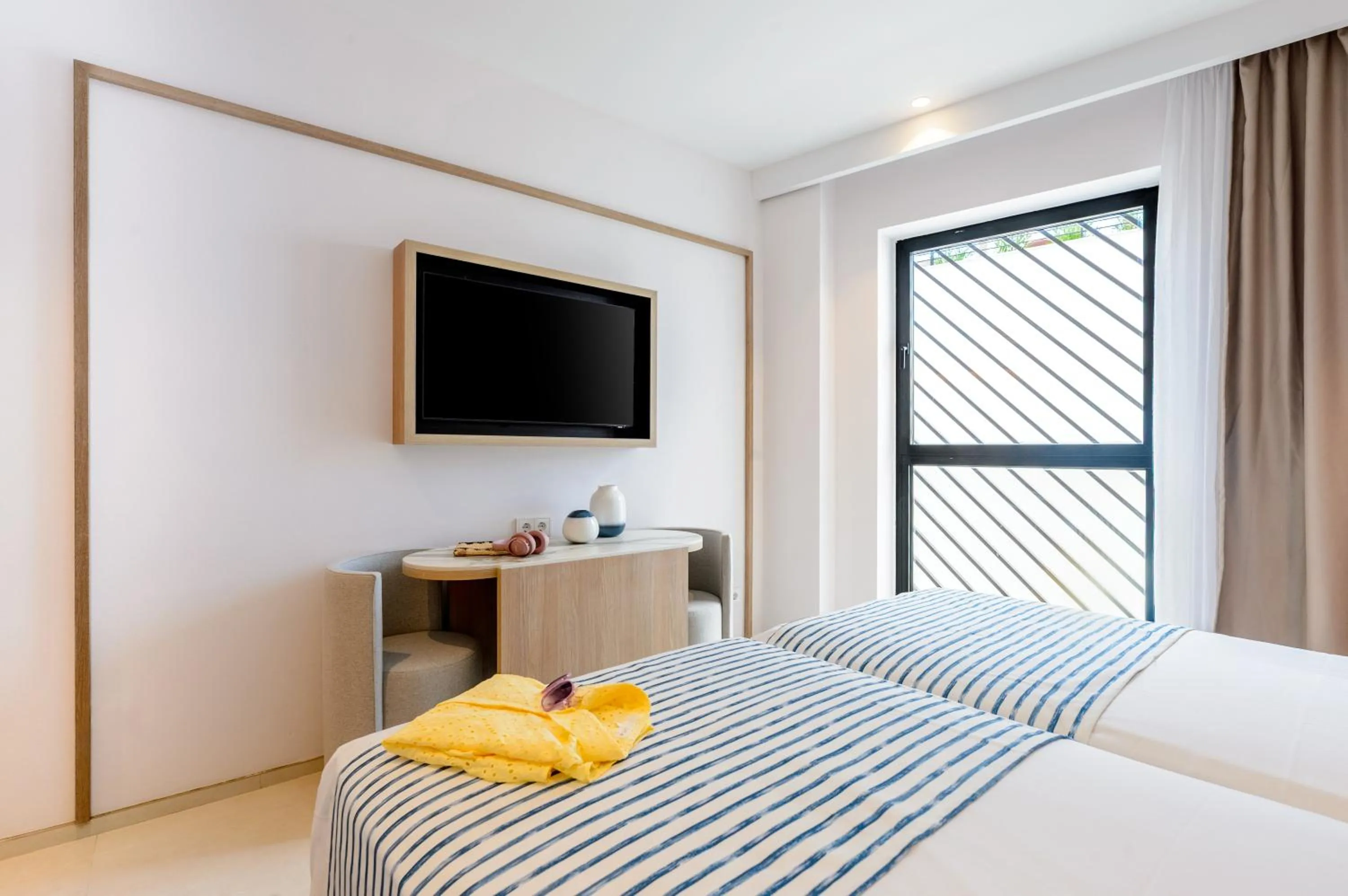 Bedroom, Bed in Hotel Vibra Yamm Sunset -New Opening 2025