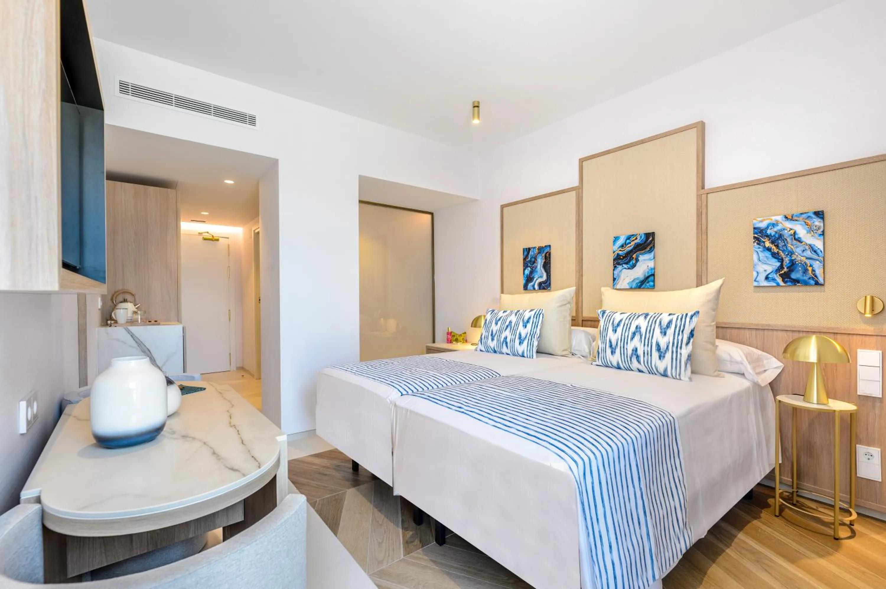 Photo of the whole room, Bed in Hotel Vibra Yamm Sunset -New Opening 2025