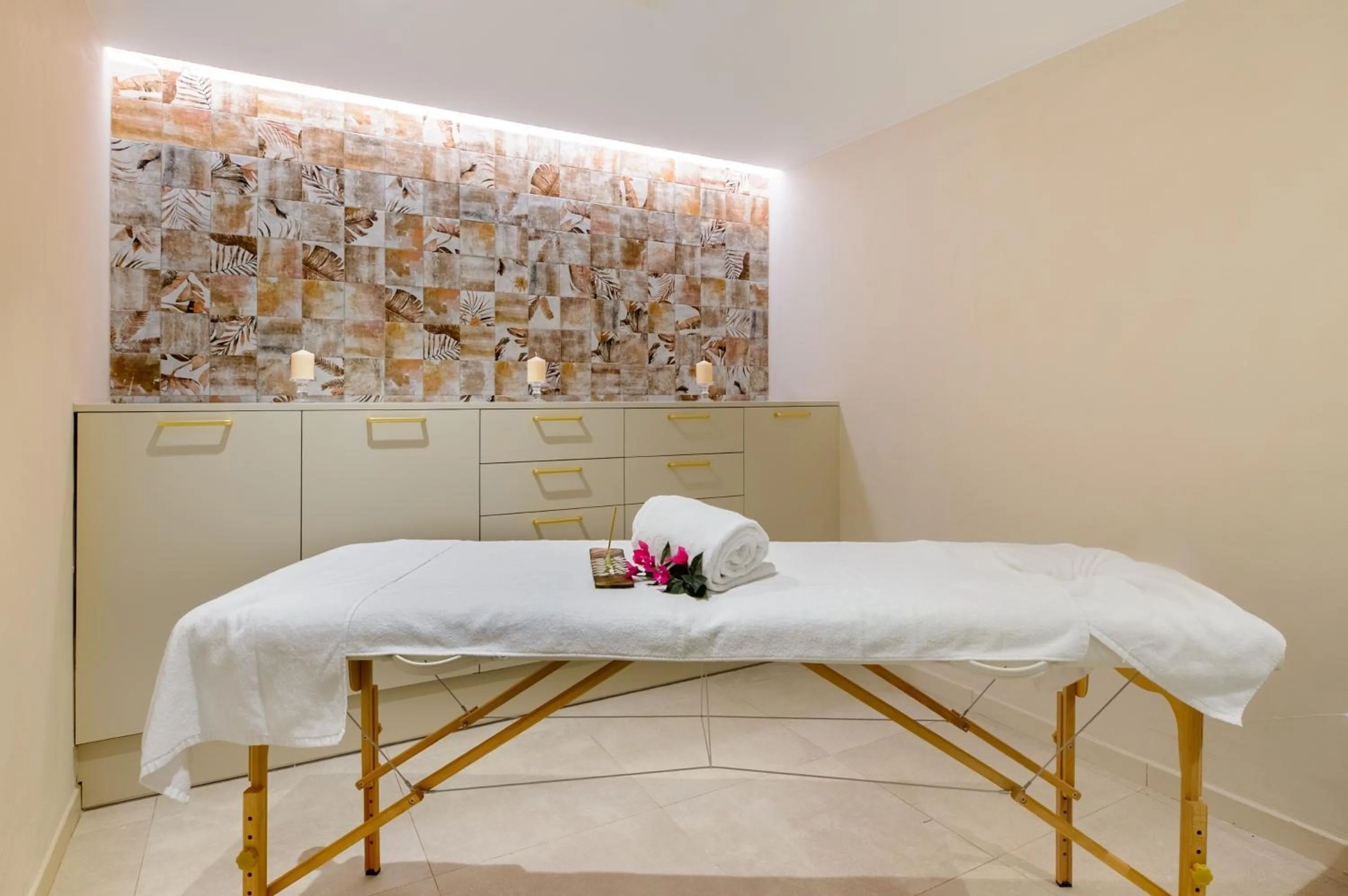 Massage in Hotel Vibra Yamm Sunset -New Opening 2025