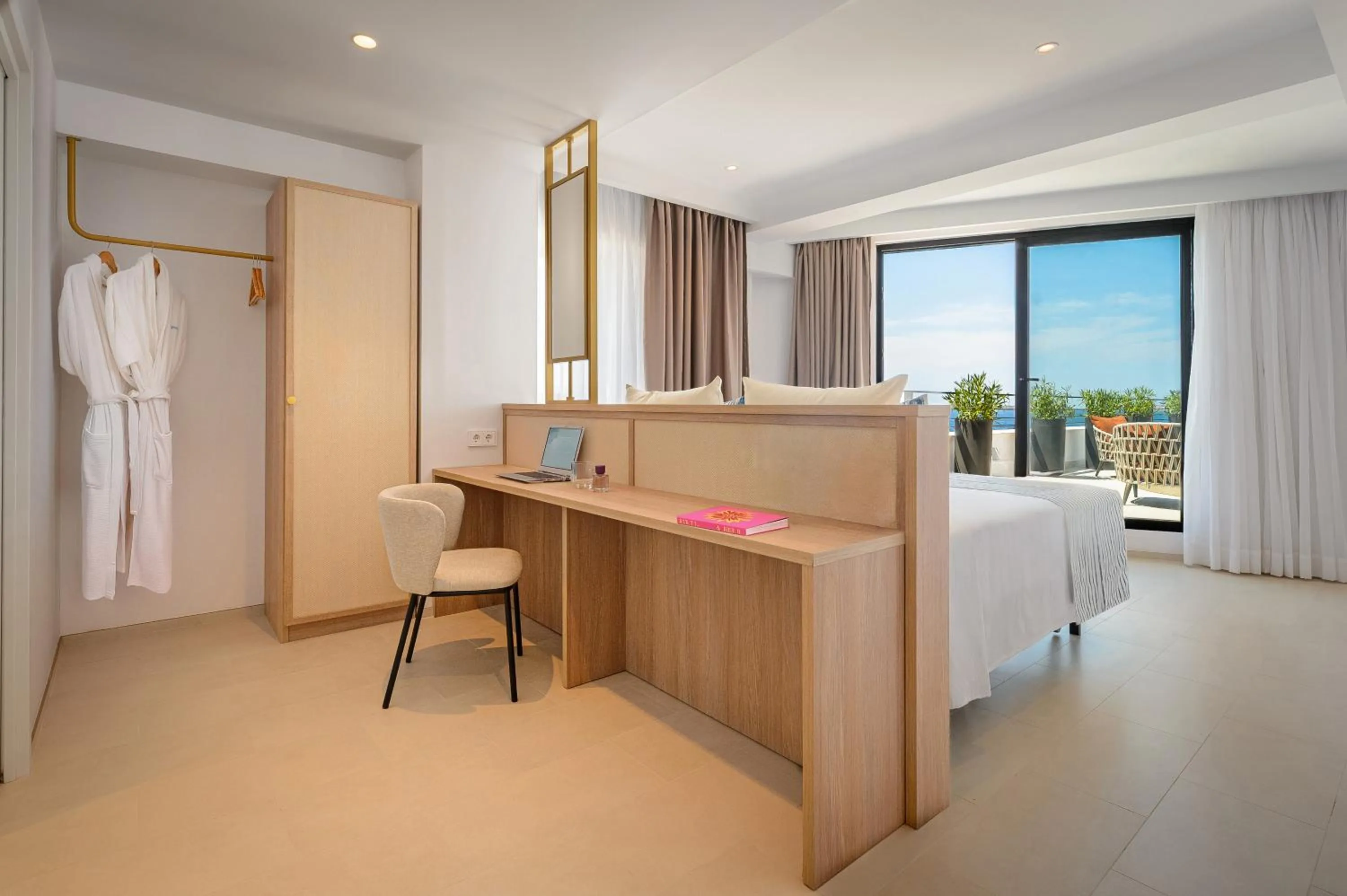 Bedroom, Bed in Hotel Vibra Yamm Sunset -New Opening 2025