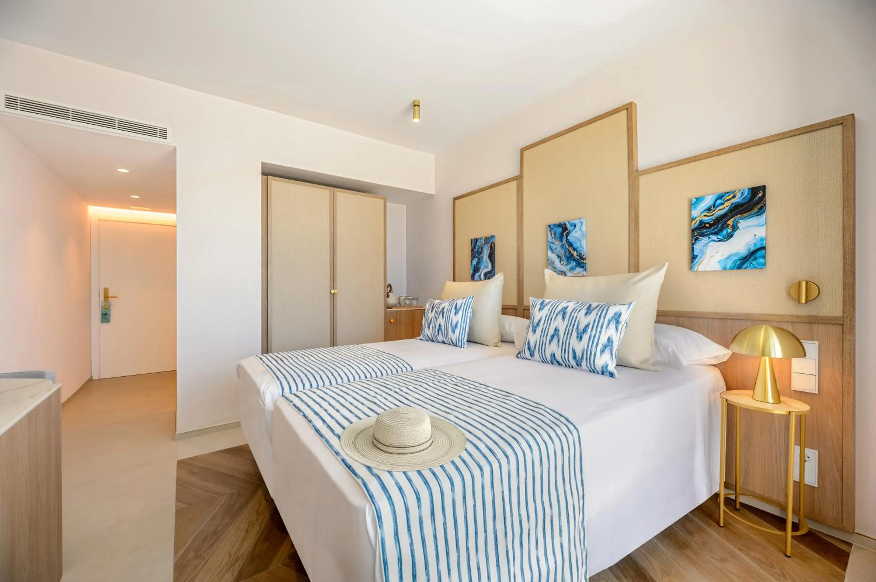 Bedroom, Bed in Hotel Vibra Yamm Sunset -New Opening 2025