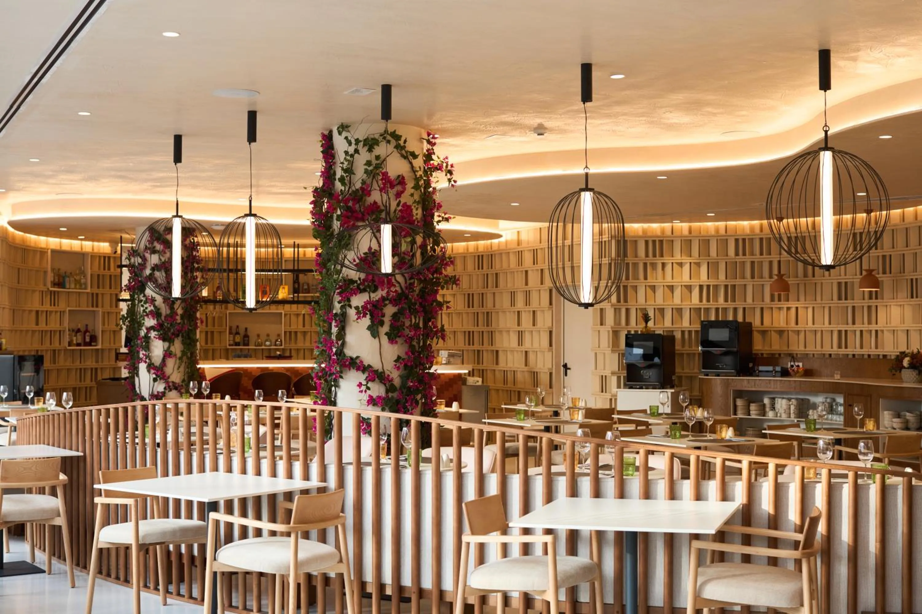 Restaurant/places to eat in Hotel Vibra Yamm Sunset -New Opening 2025