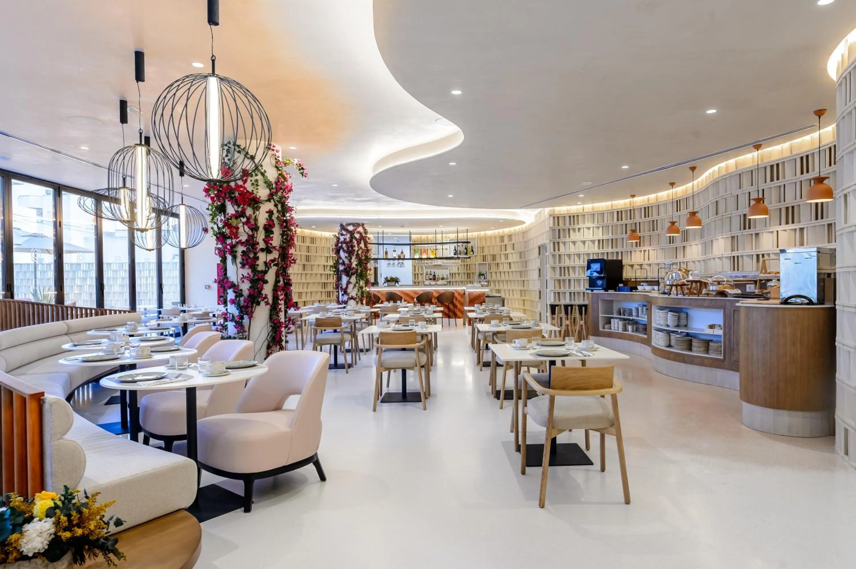 Restaurant/places to eat in Hotel Vibra Yamm Sunset -New Opening 2025