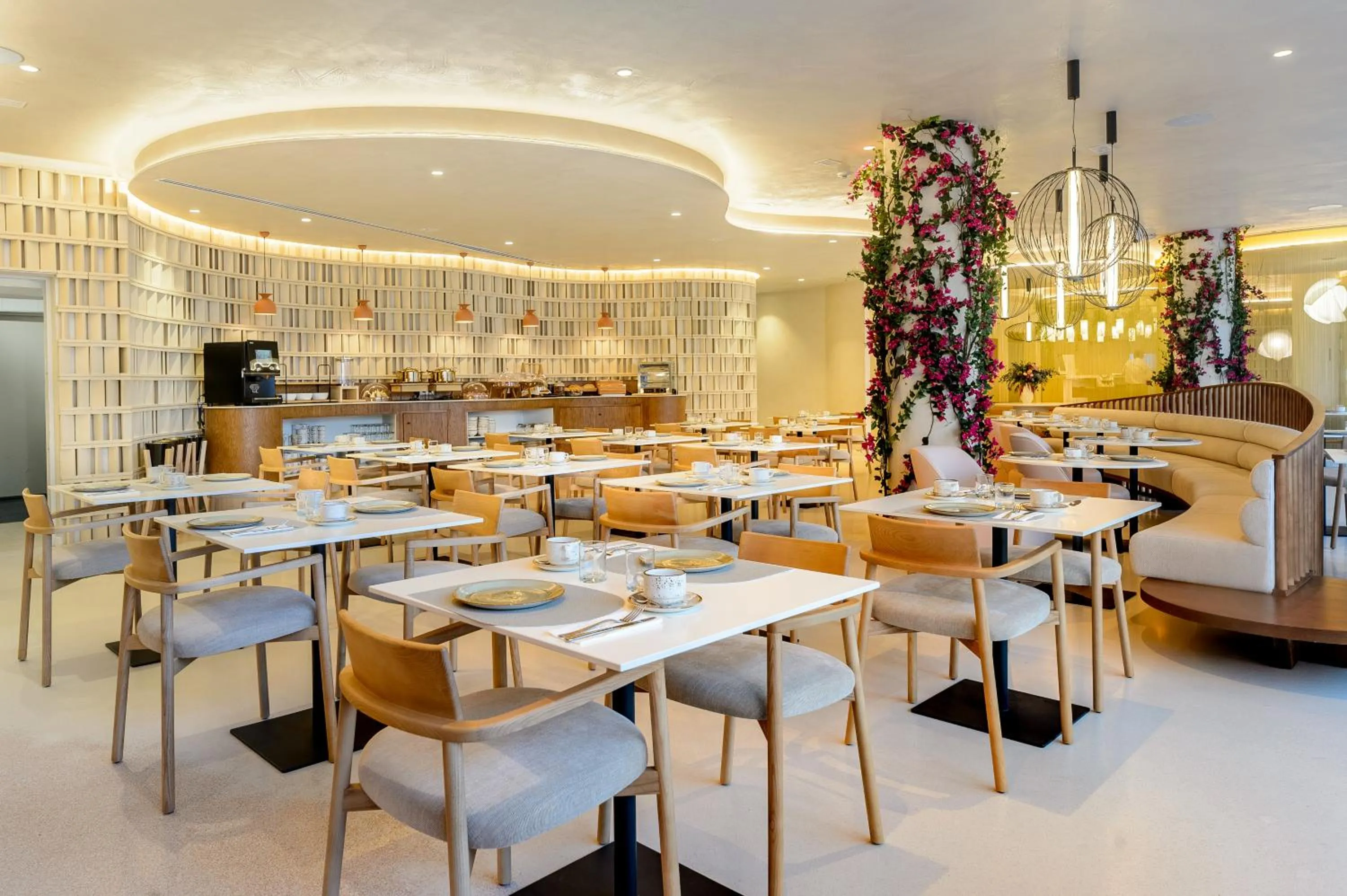 Restaurant/places to eat in Hotel Vibra Yamm Sunset -New Opening 2025