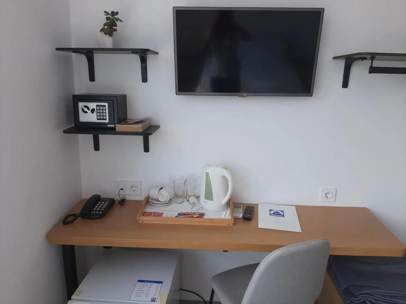 Double Room in Hotel Mistral