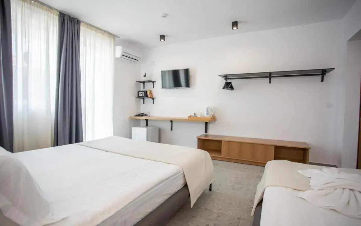 Standard Triple Room in Hotel Mistral Standard Triple Room in Hotel Mistral