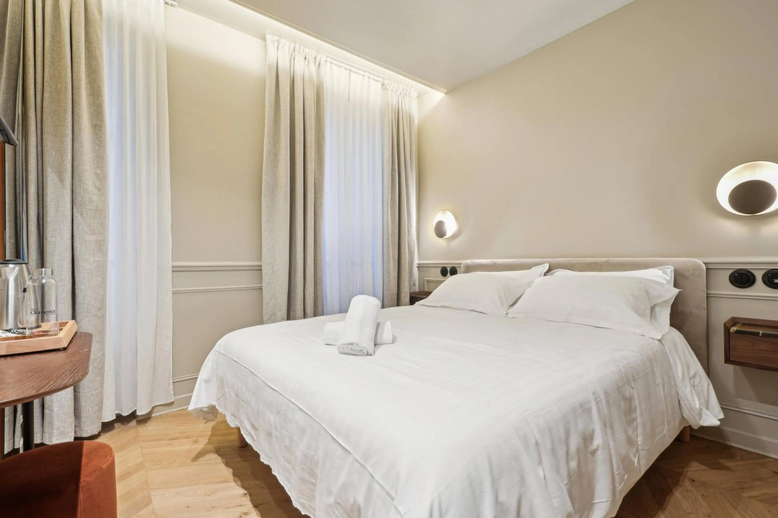 Bedroom, Bed in Hôtel Clémence