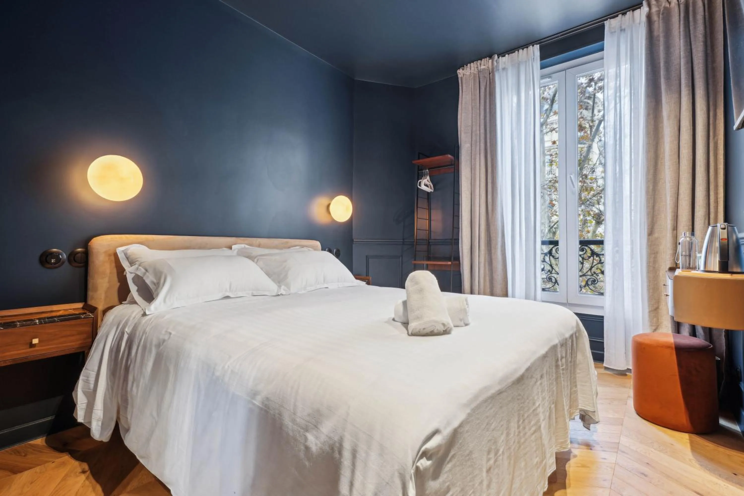 Bedroom, Bed in Hôtel Clémence