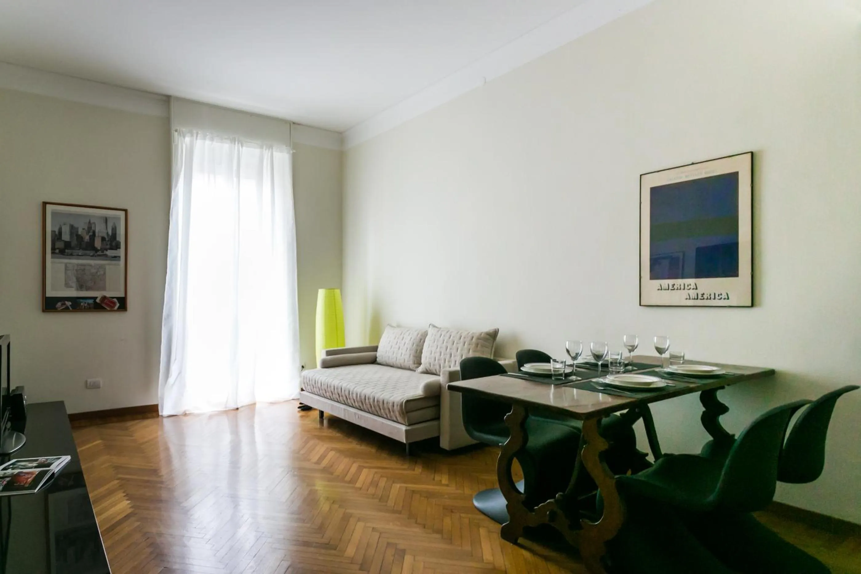 Photo of the whole room in Italianway Easy - Da Procida 25