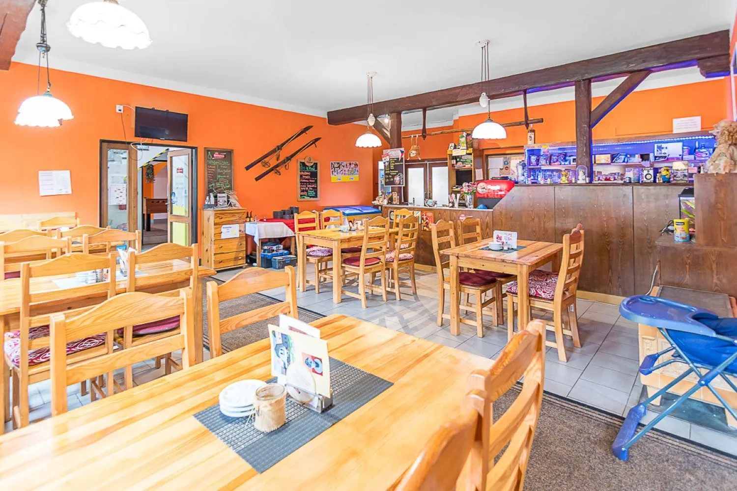 Restaurant/places to eat in Penzion Vápenka