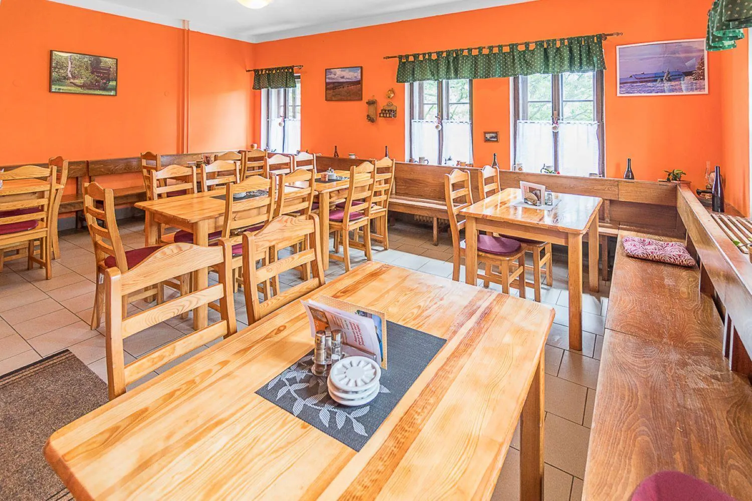 Restaurant/places to eat in Penzion Vápenka