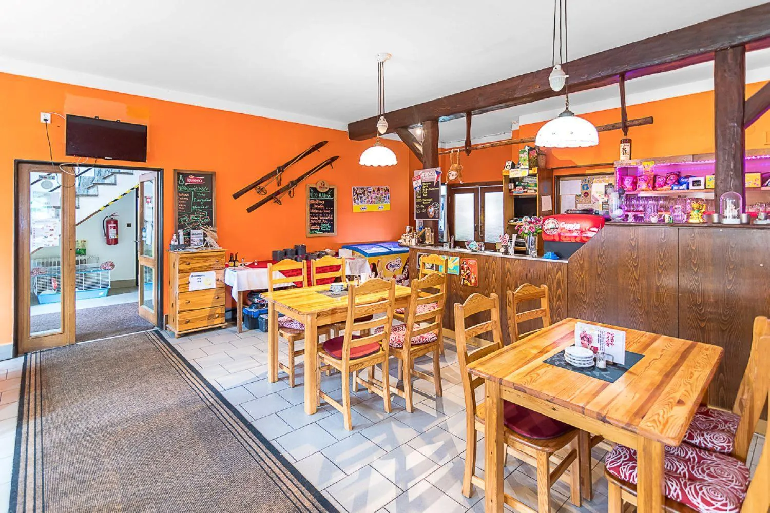 Restaurant/places to eat in Penzion Vápenka