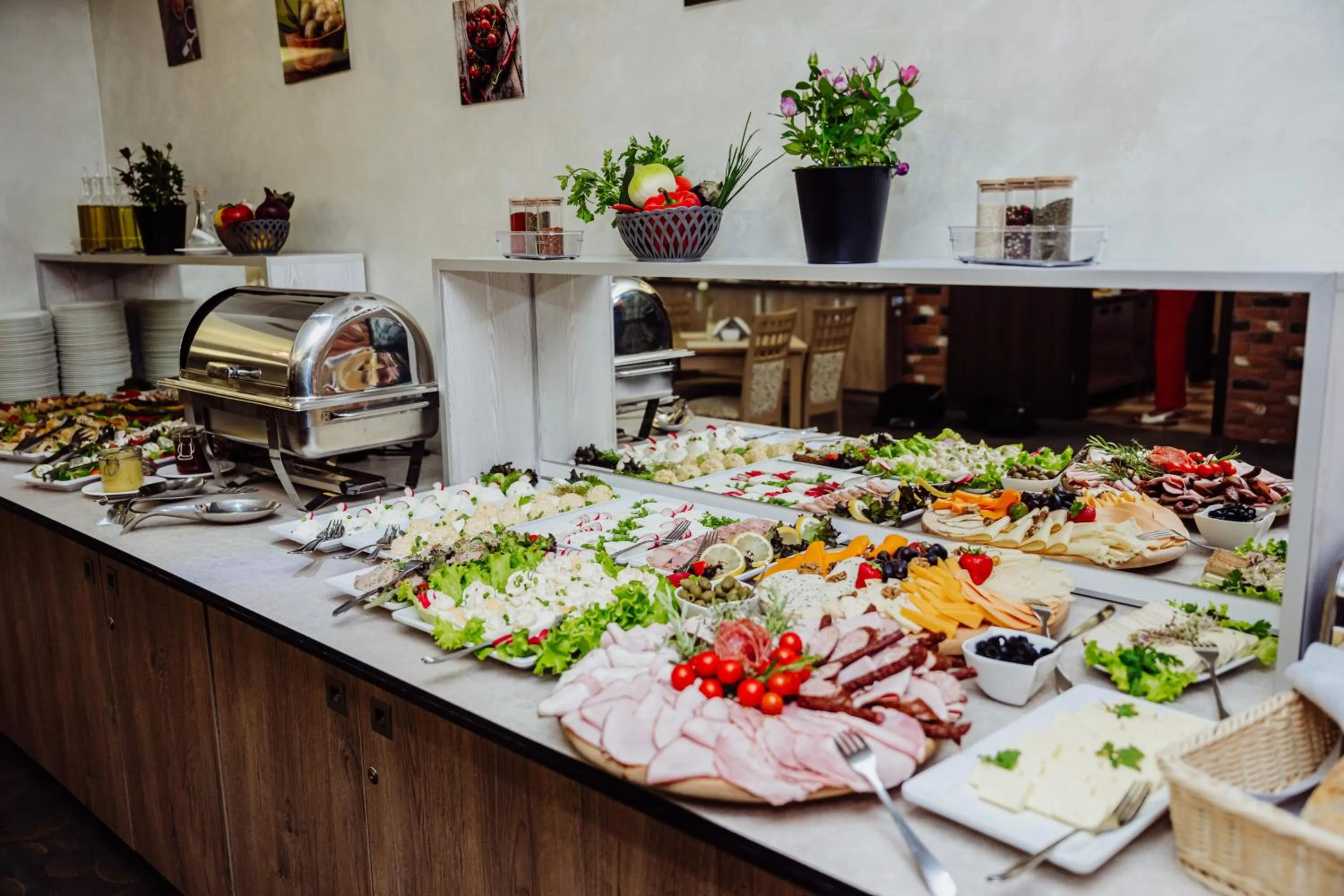 Buffet breakfast in Hotel Na Skarpie